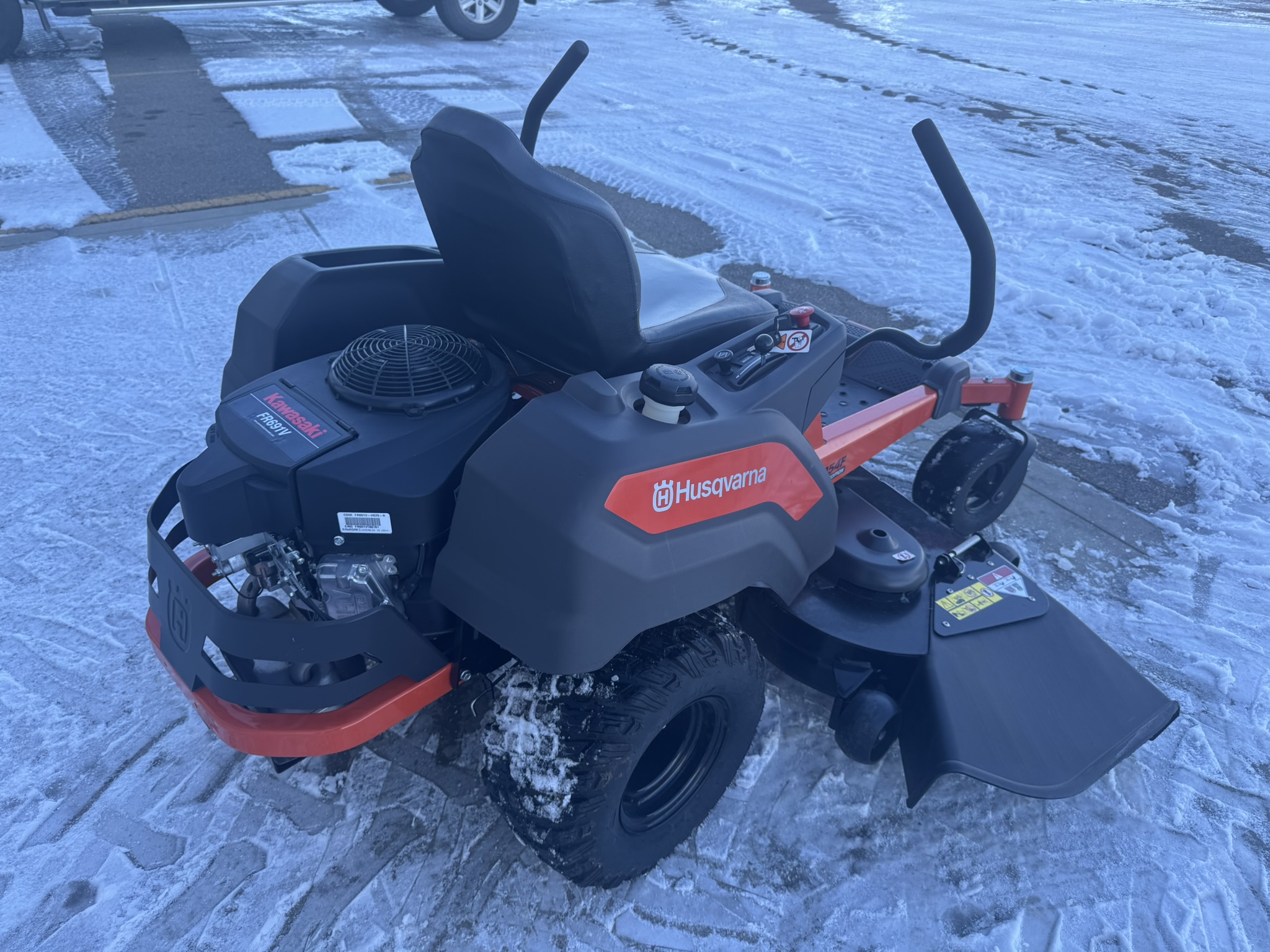 2025 Husqvarna Z254F Mower/Zero Turn