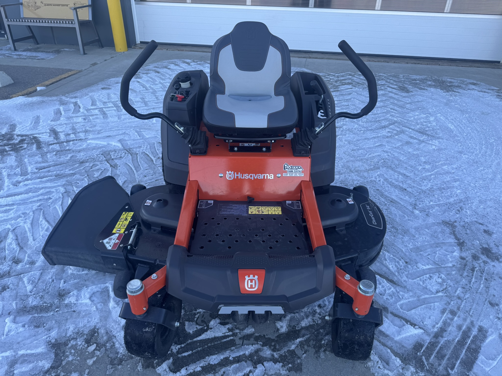 2025 Husqvarna Z254F Mower/Zero Turn