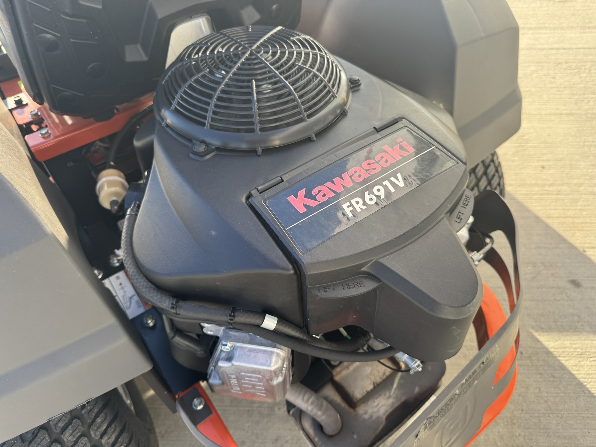 2020 Husqvarna Z254F Mower/Zero Turn