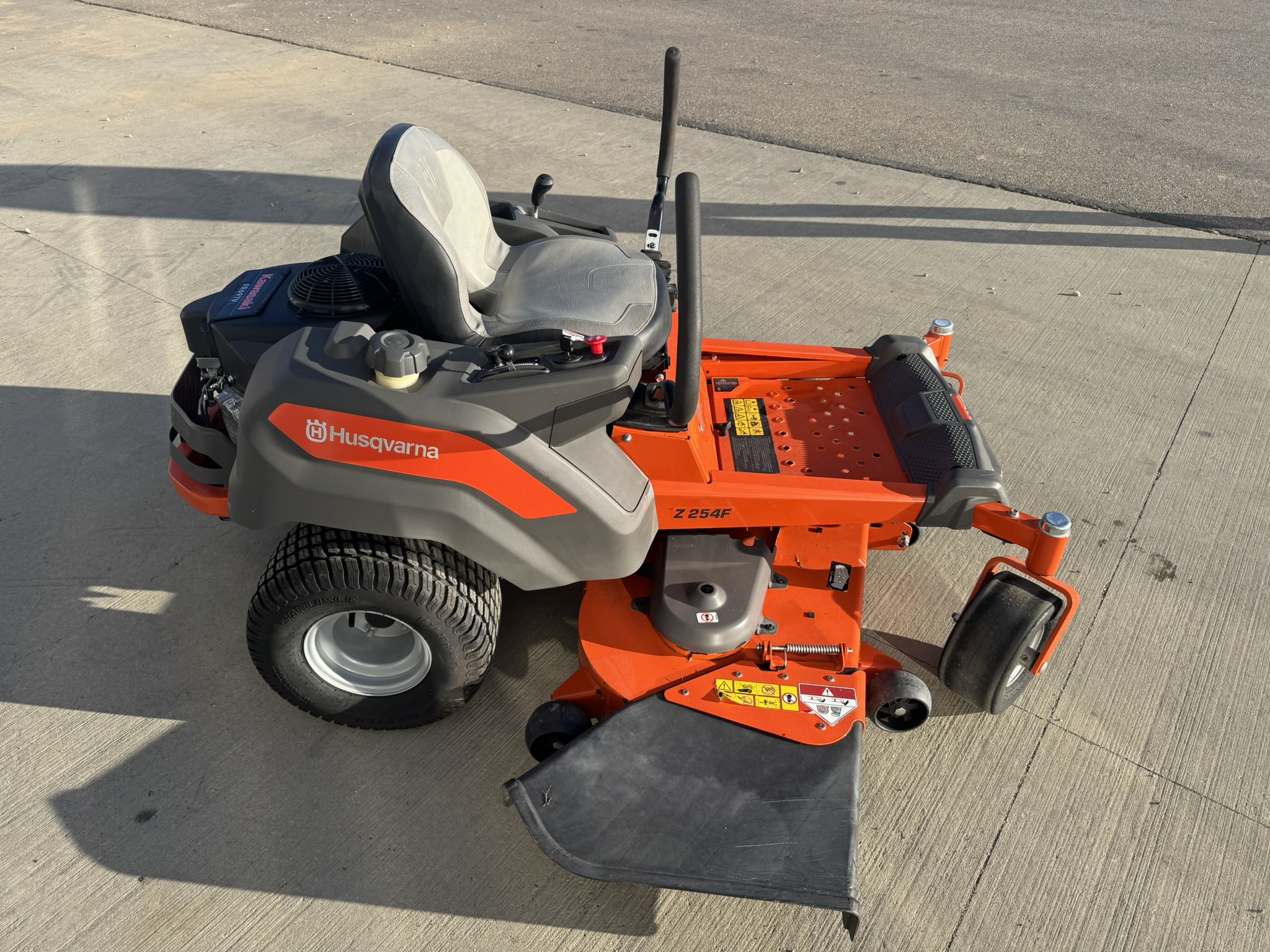 2020 Husqvarna Z254F Mower/Zero Turn