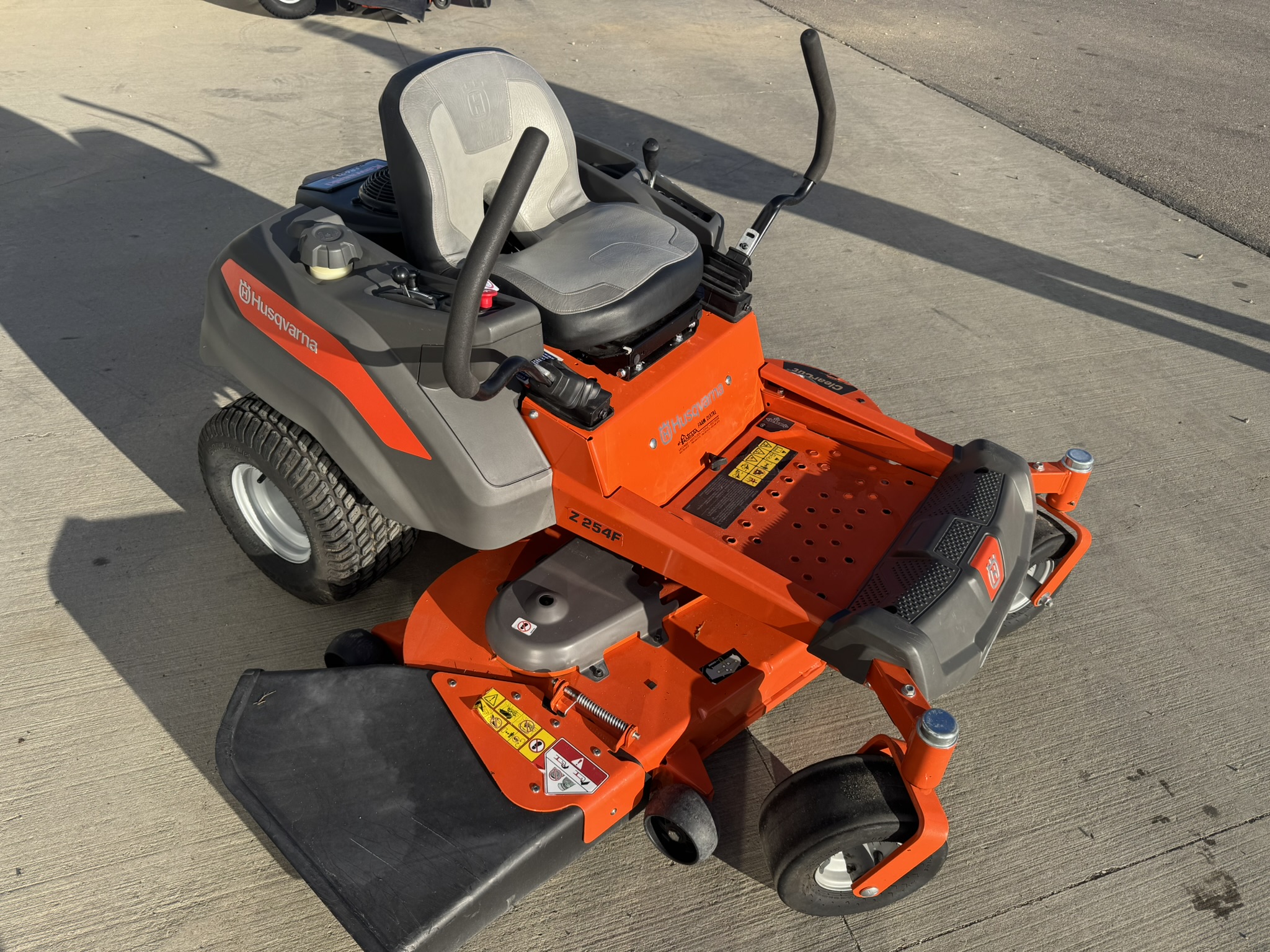 2020 Husqvarna Z254F Mower/Zero Turn