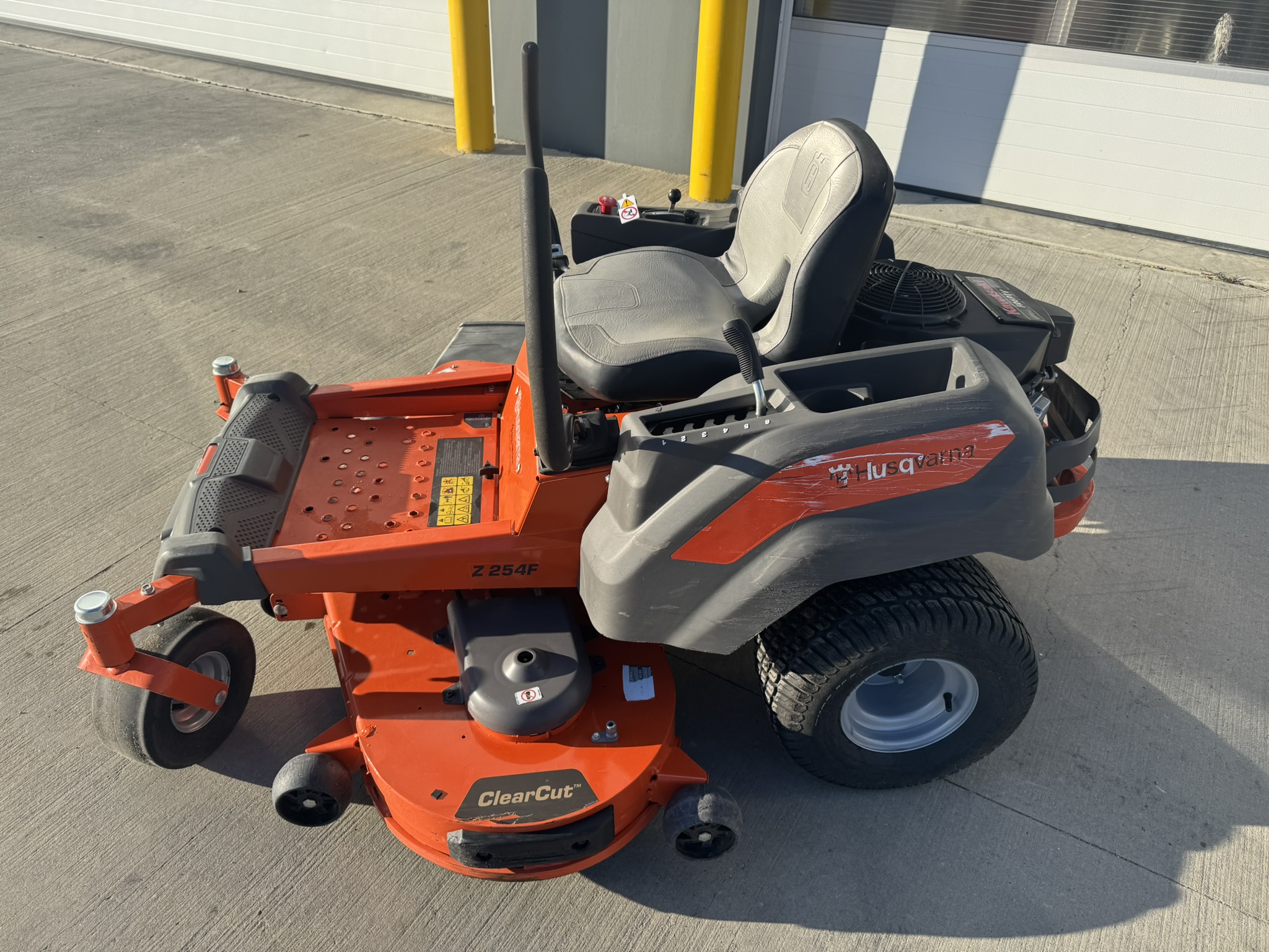 2020 Husqvarna Z254F Mower/Zero Turn