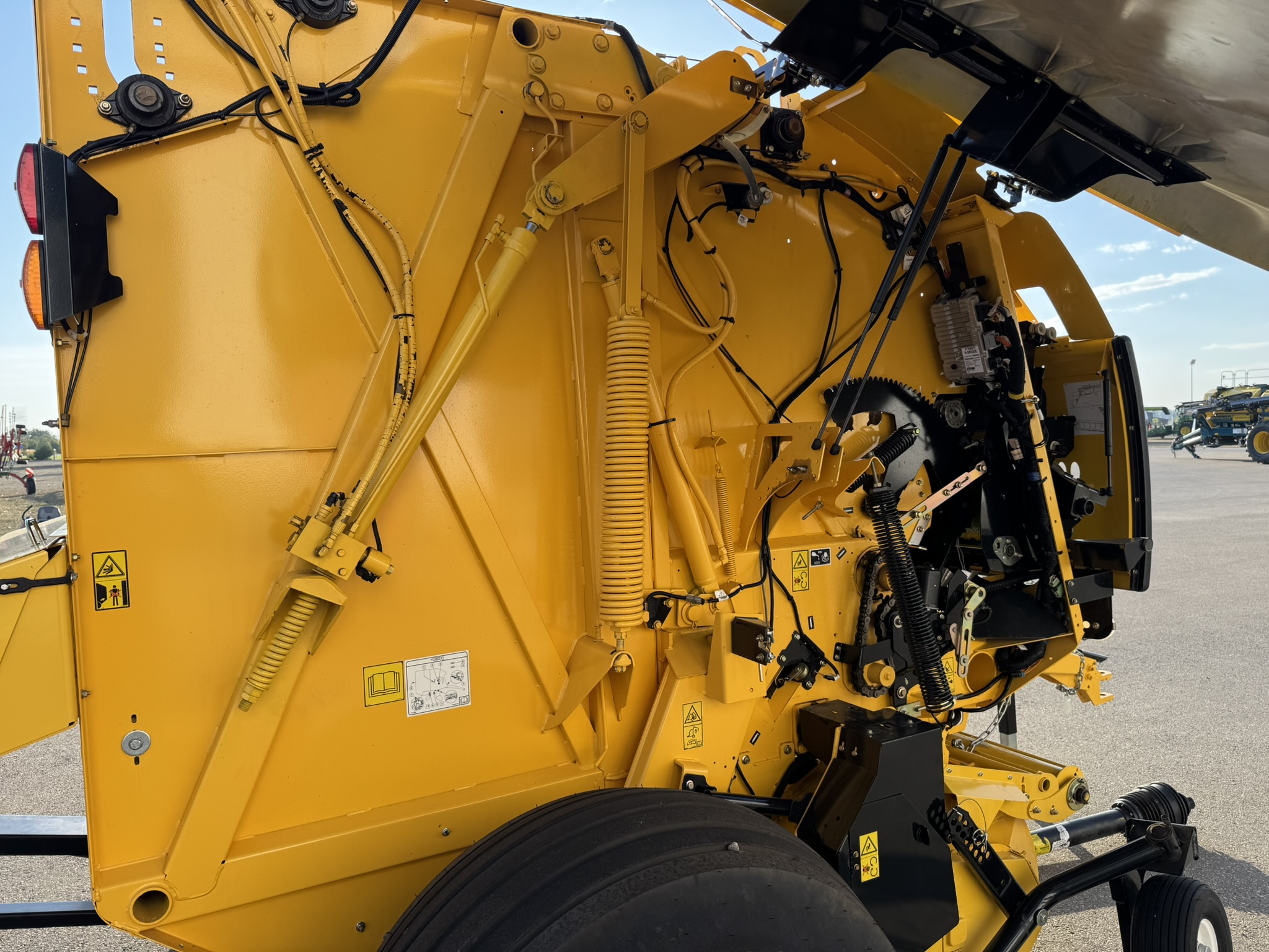 2022 New Holland Rollbelt 560 Baler/Round