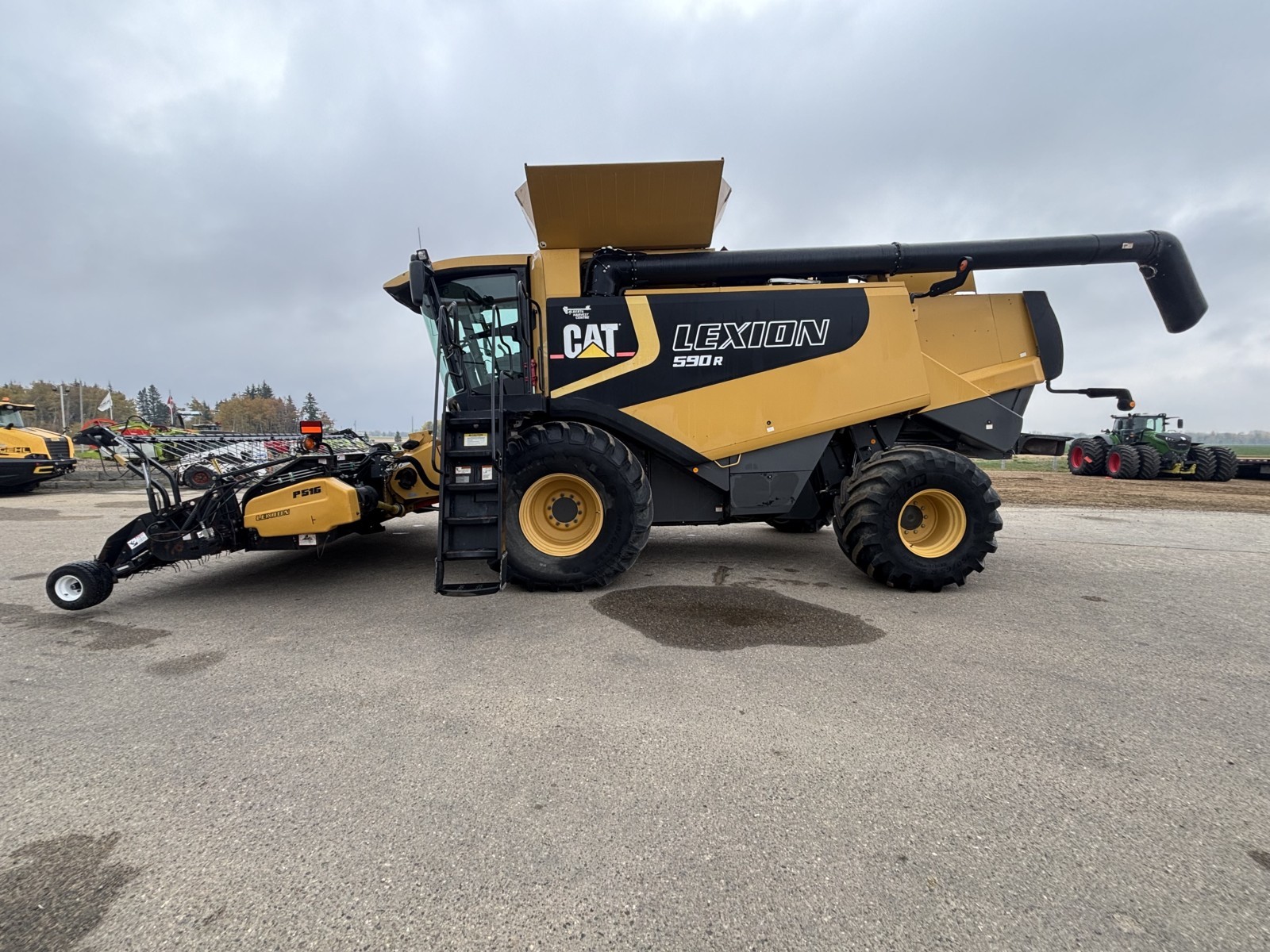 2005 Caterpillar 590R Combine