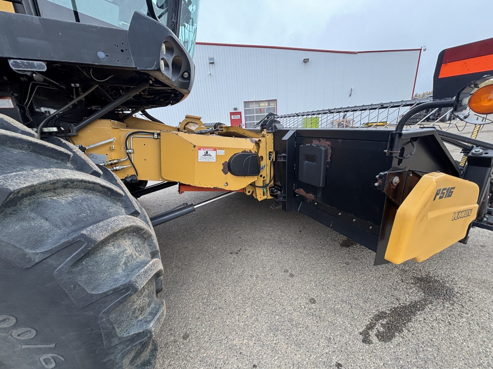 2005 Caterpillar 590R Combine