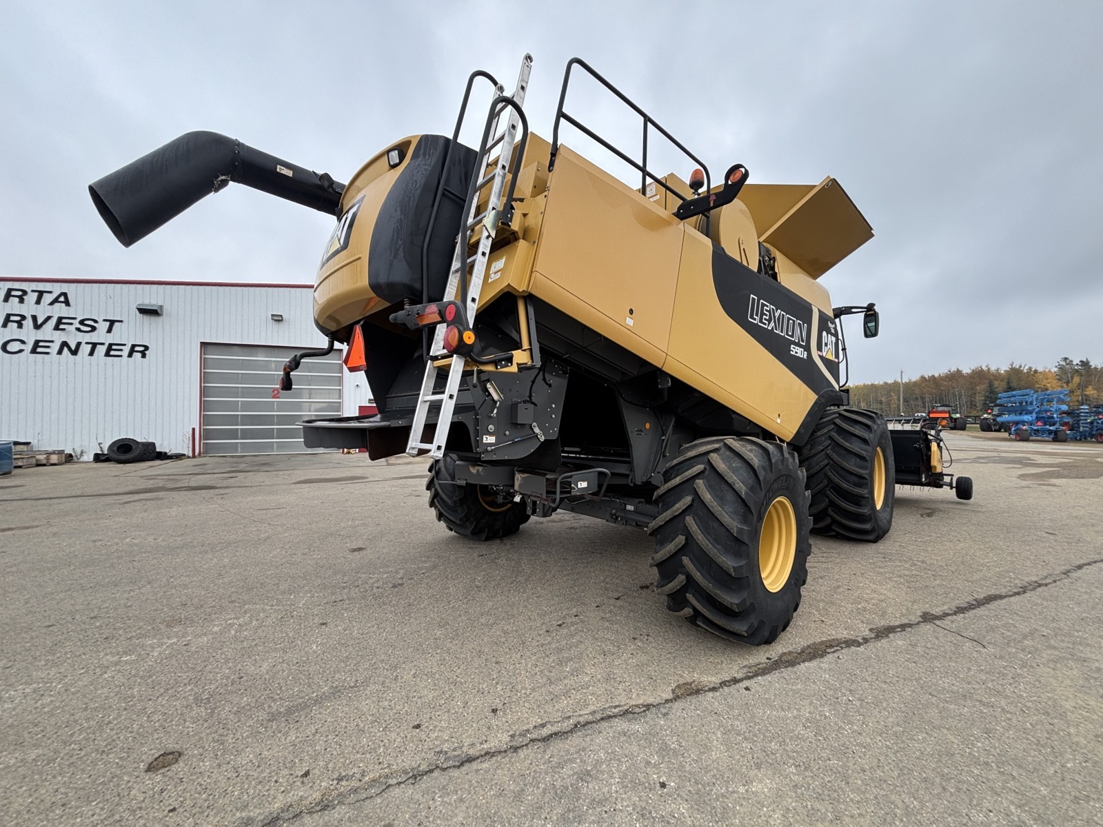2005 Caterpillar 590R Combine