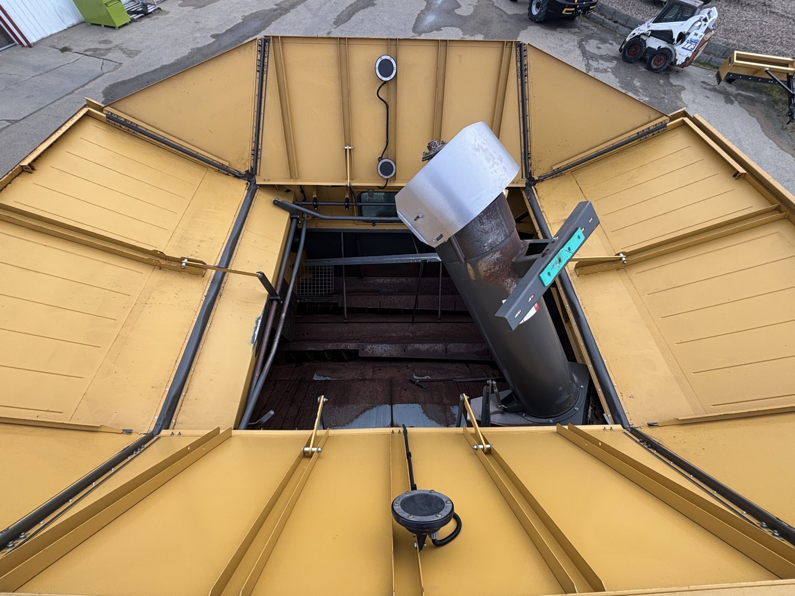 2005 Caterpillar 590R Combine