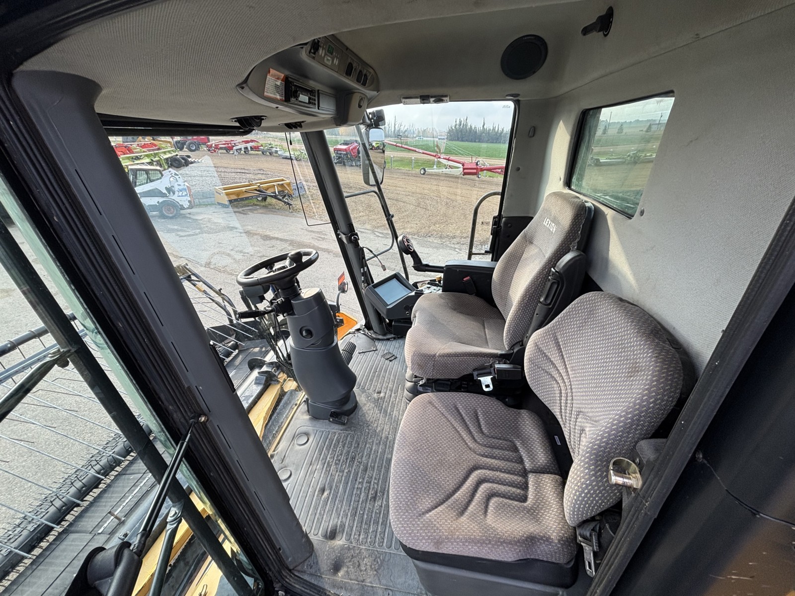 2005 Caterpillar 590R Combine