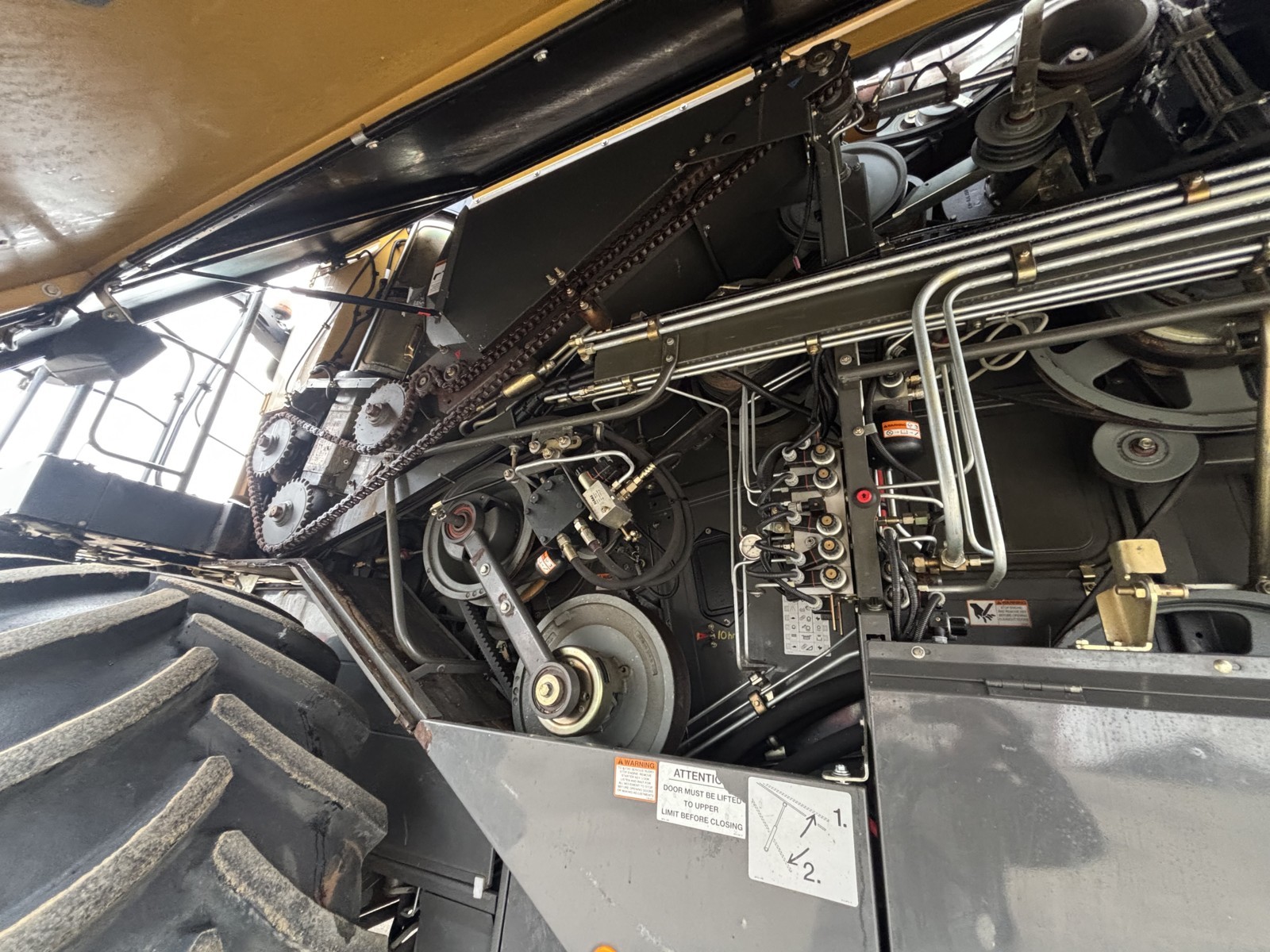 2005 Caterpillar 590R Combine