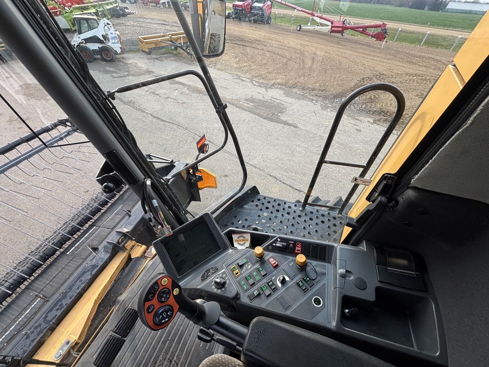 2005 Caterpillar 590R Combine