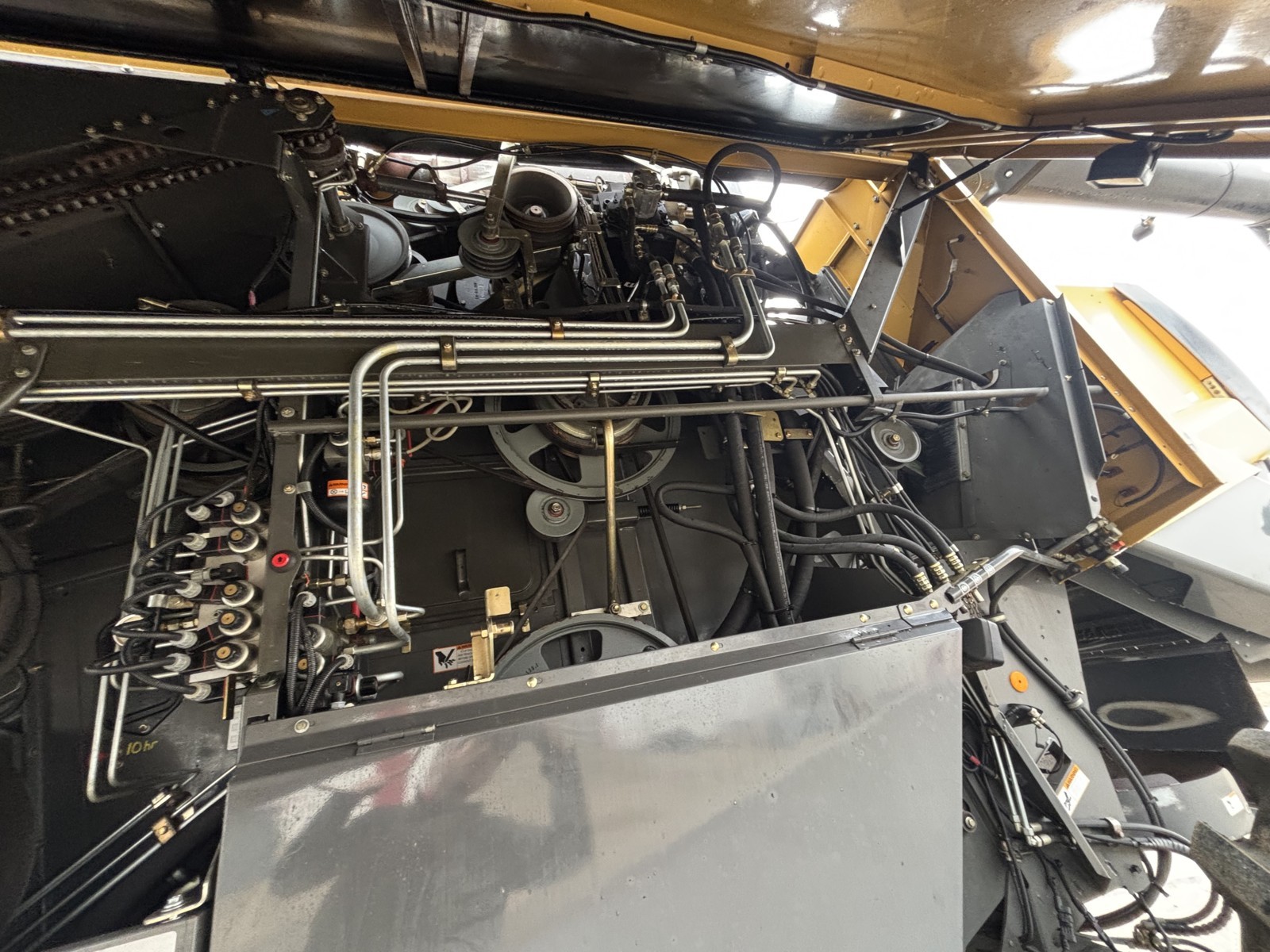 2005 Caterpillar 590R Combine