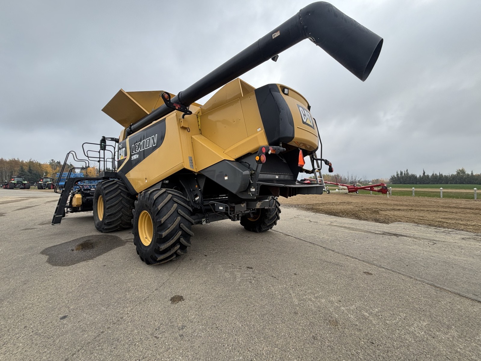 2005 Caterpillar 590R Combine