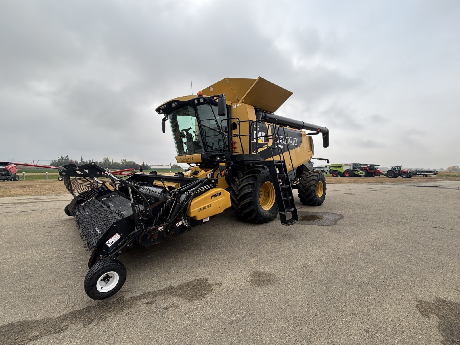 2005 Caterpillar 590R Combine