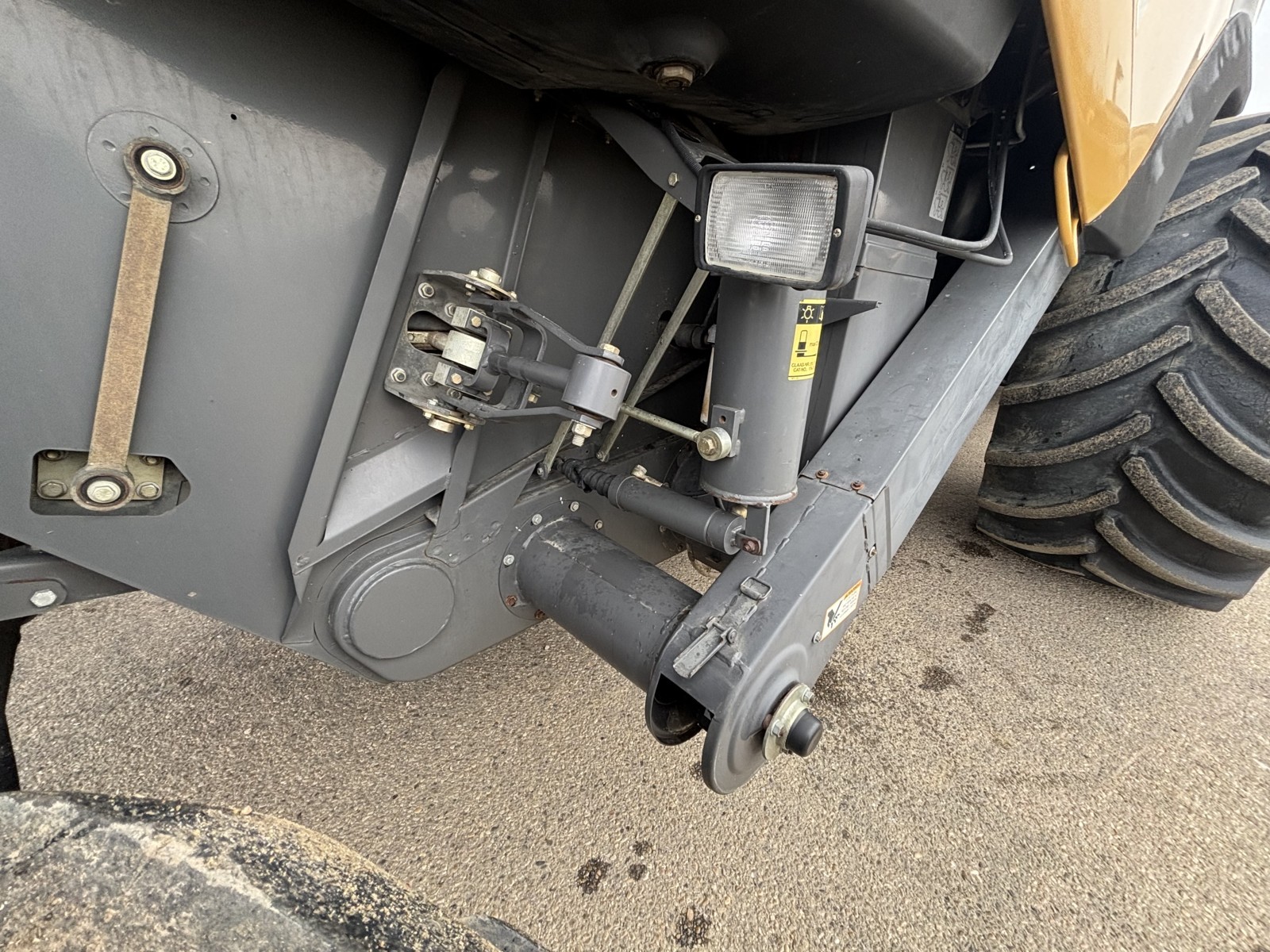 2005 Caterpillar 590R Combine