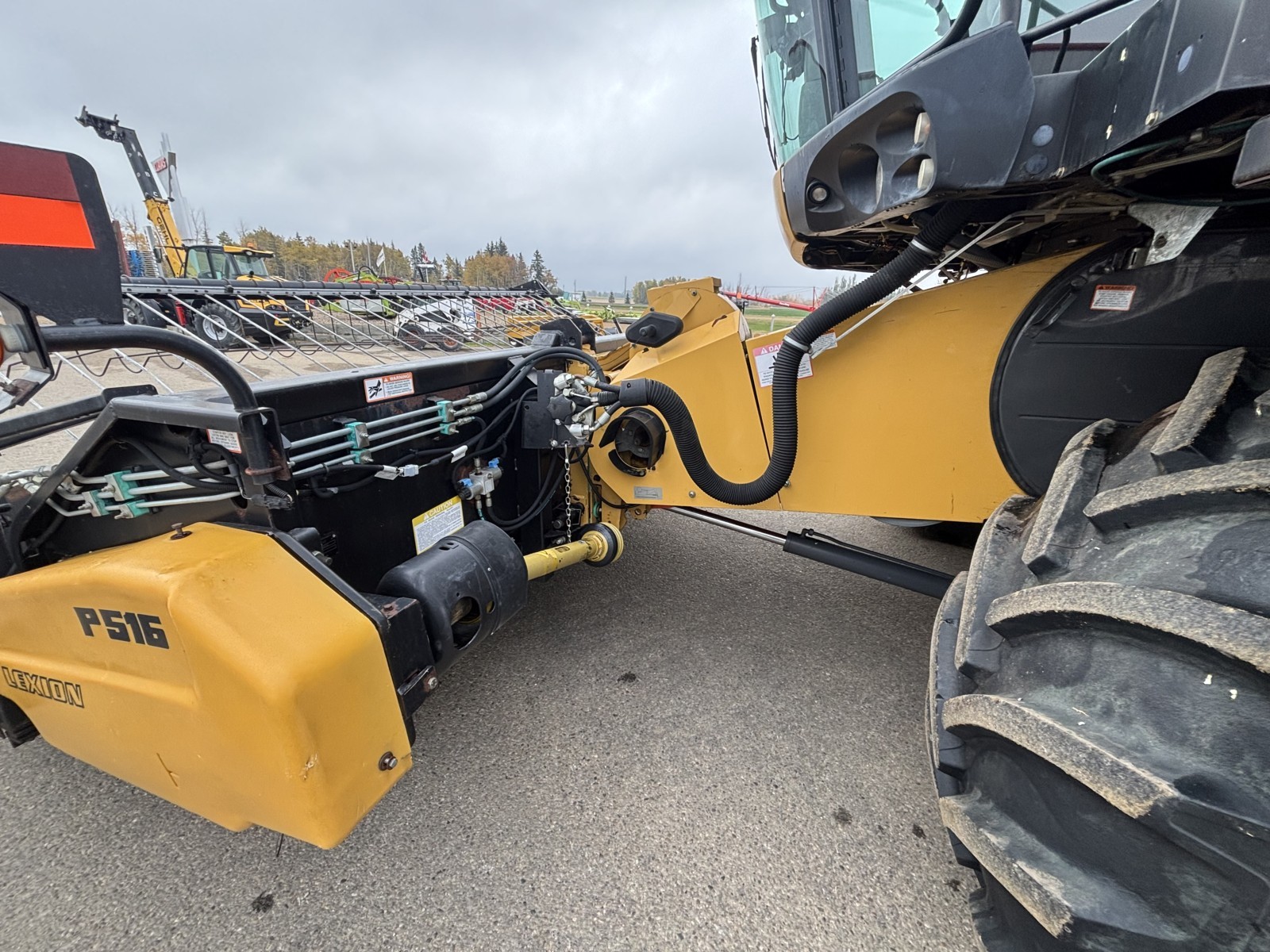 2005 Caterpillar 590R Combine