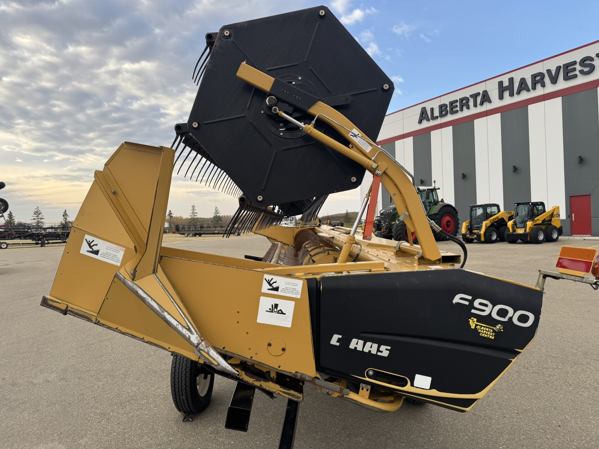 2011 CLAAS F900 Header Combine