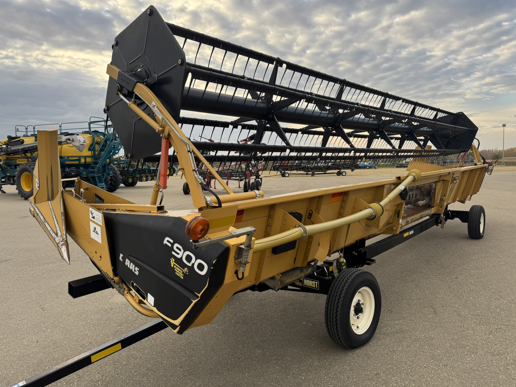 2011 CLAAS F900 Header Combine