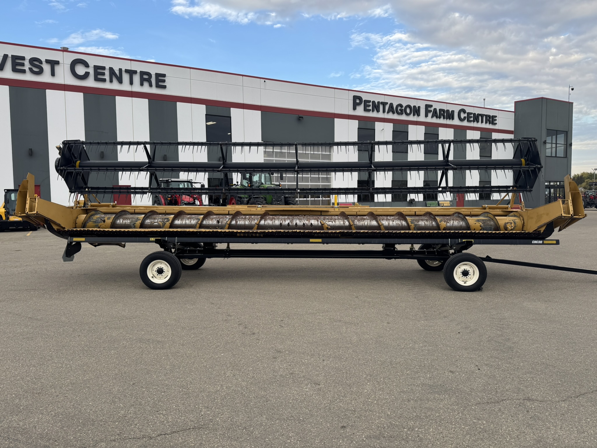 2011 CLAAS F900 Header Combine