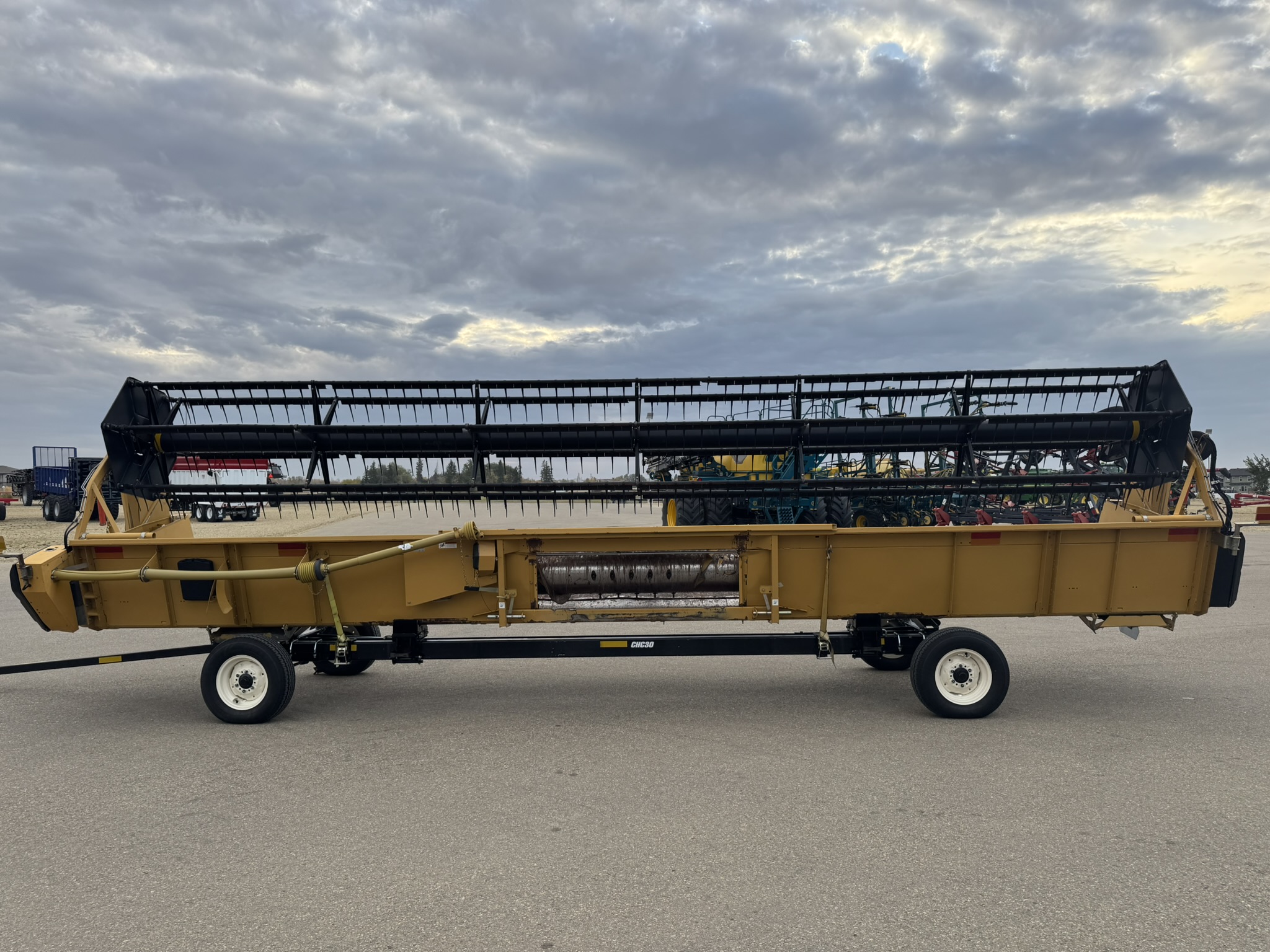 2011 CLAAS F900 Header Combine