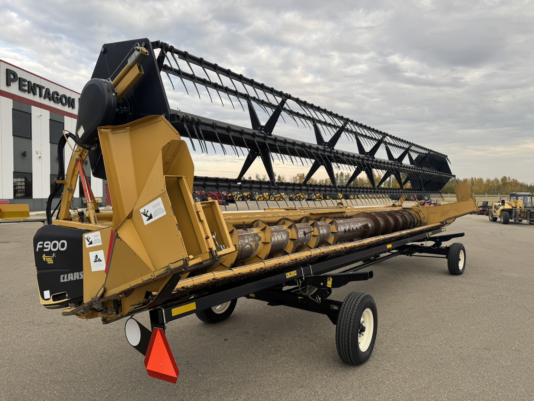 2011 CLAAS F900 Header Combine