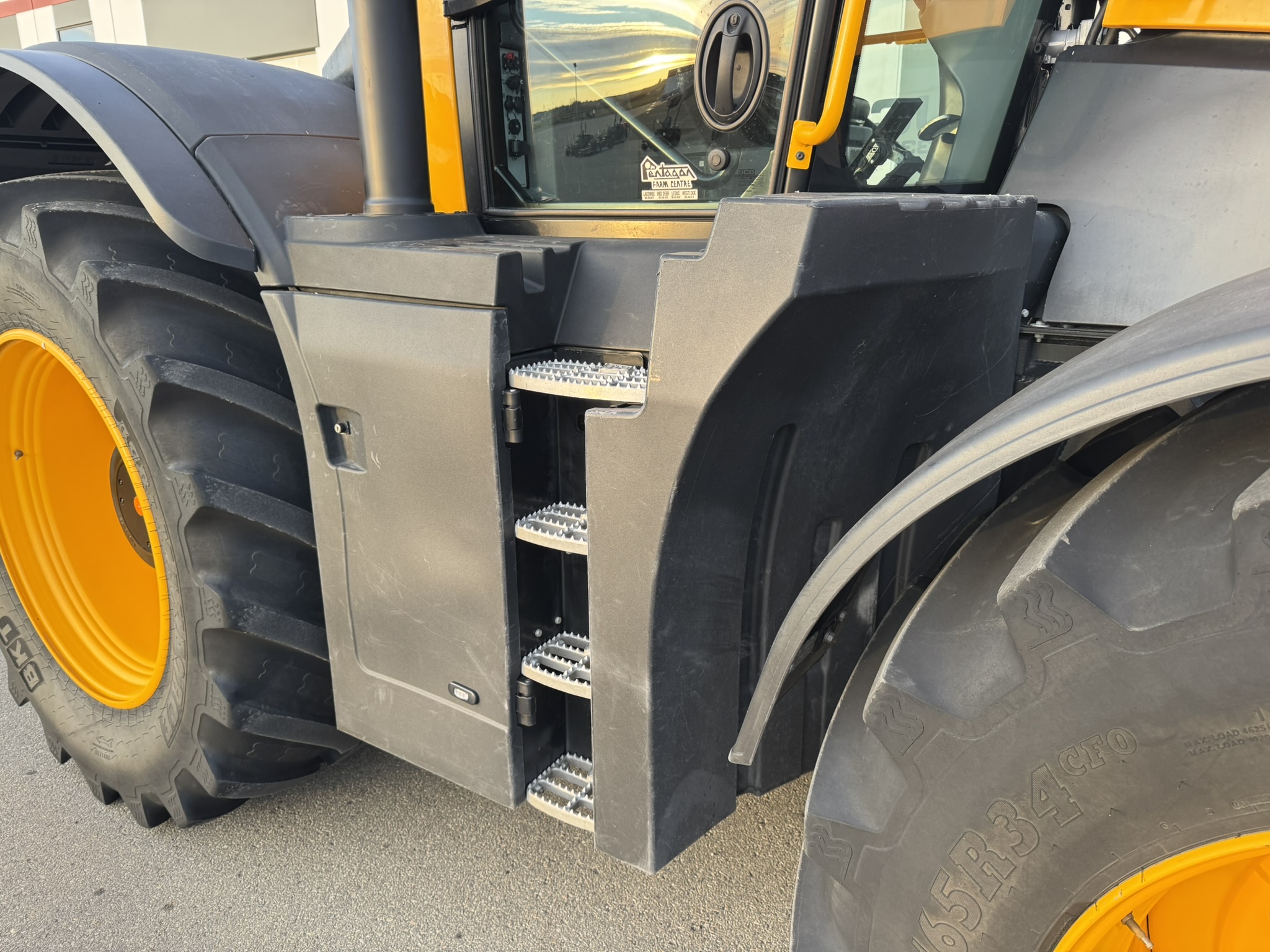 JCB 8330 Tractor 4WD