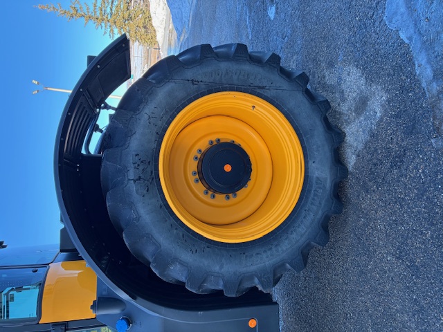 2023 JCB 8330 Tractor 4WD