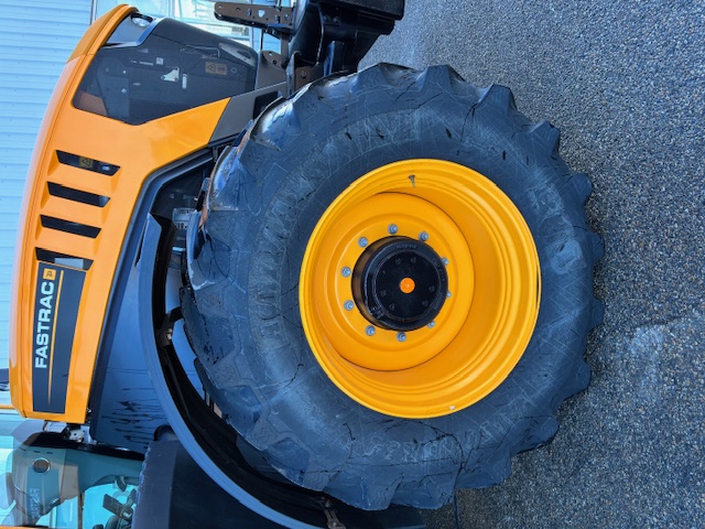 2023 JCB 8330 Tractor 4WD