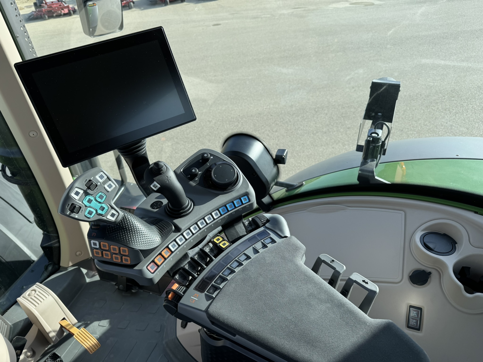 2023 Fendt 1042 Gen3 Tractor