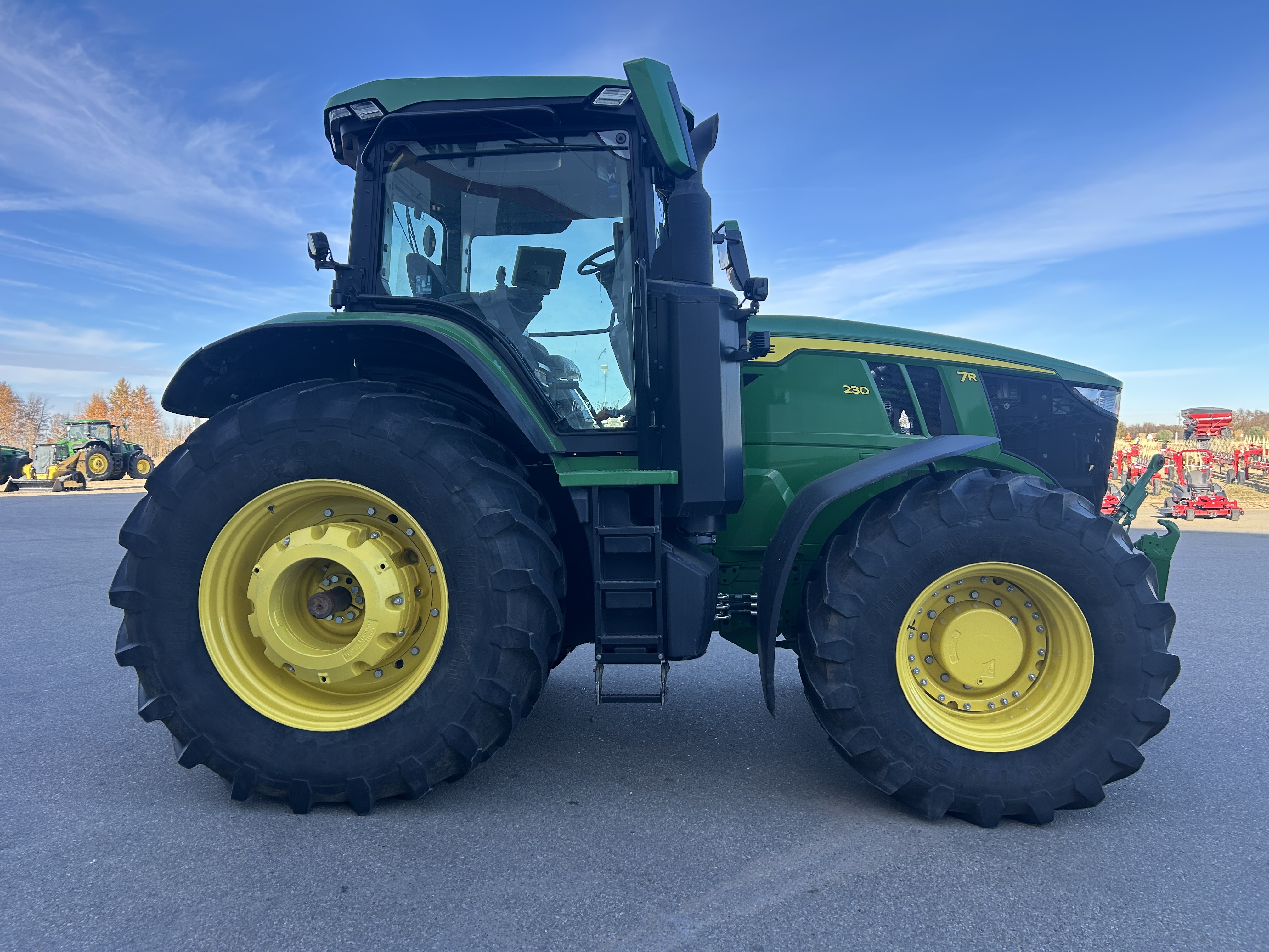 2023 John Deere 7R 230 Tractor