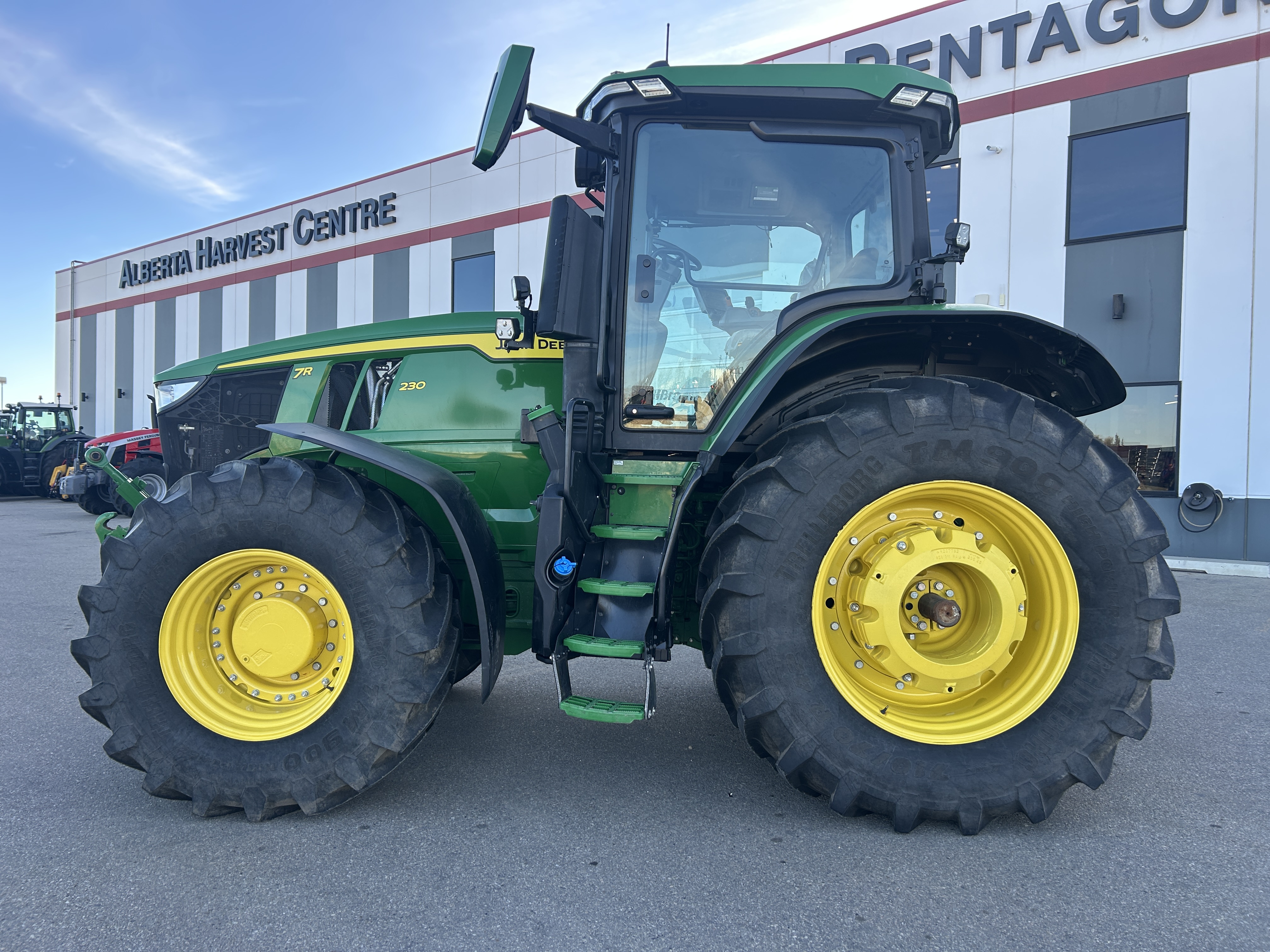 2023 John Deere 7R 230 Tractor