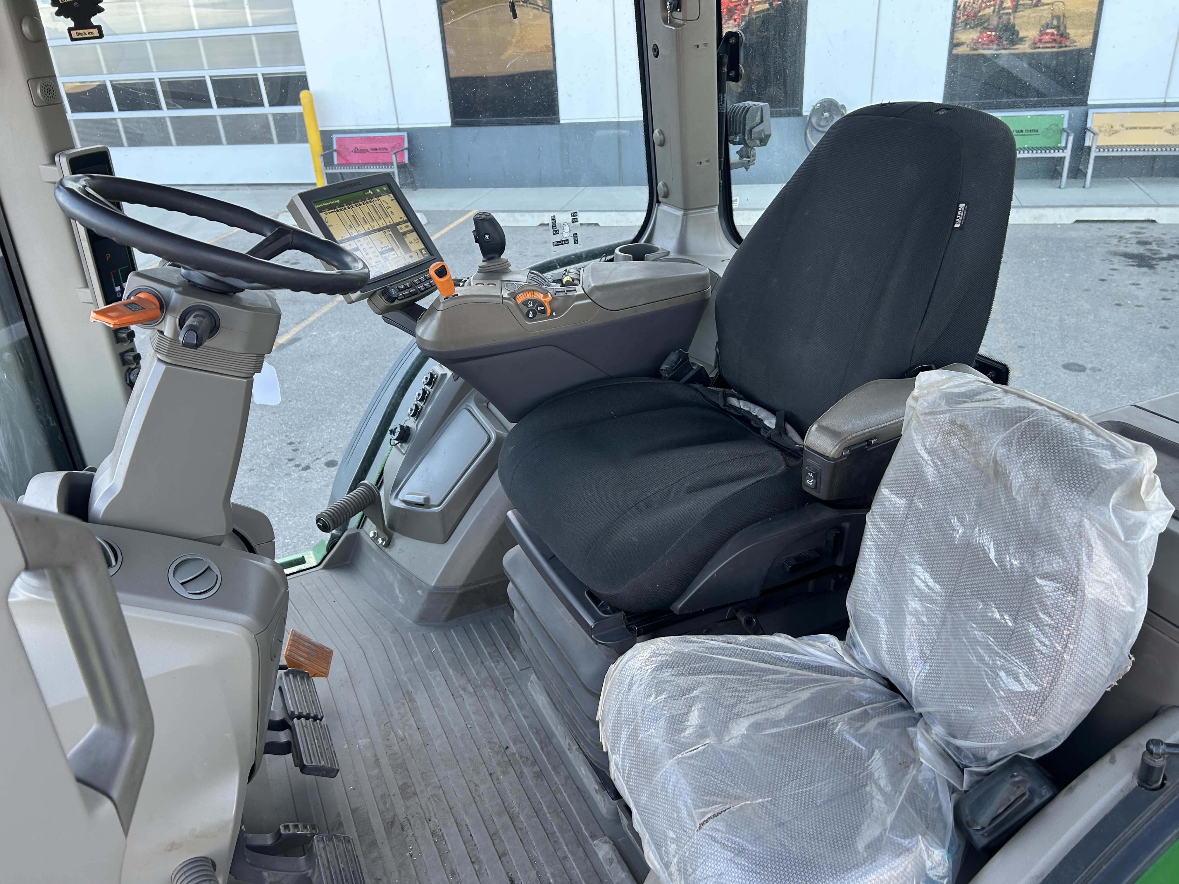 2023 John Deere 7R 230 Tractor