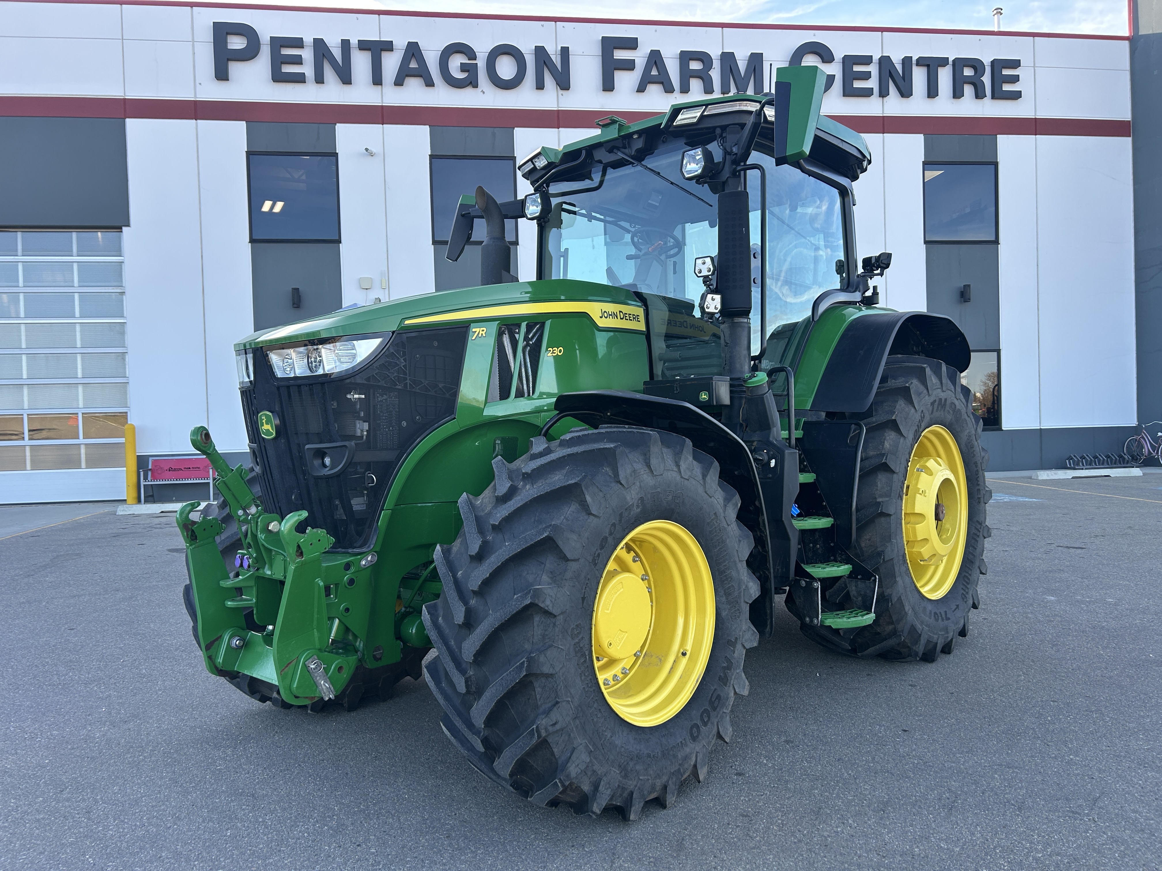 2023 John Deere 7R 230 Tractor
