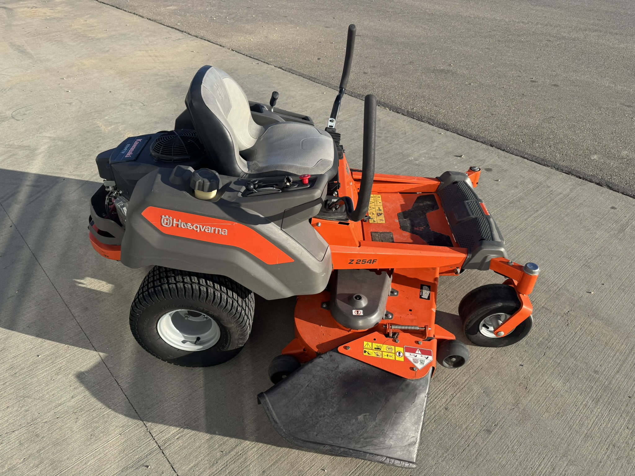 2020 Husqvarna Z254F Mower/Zero Turn