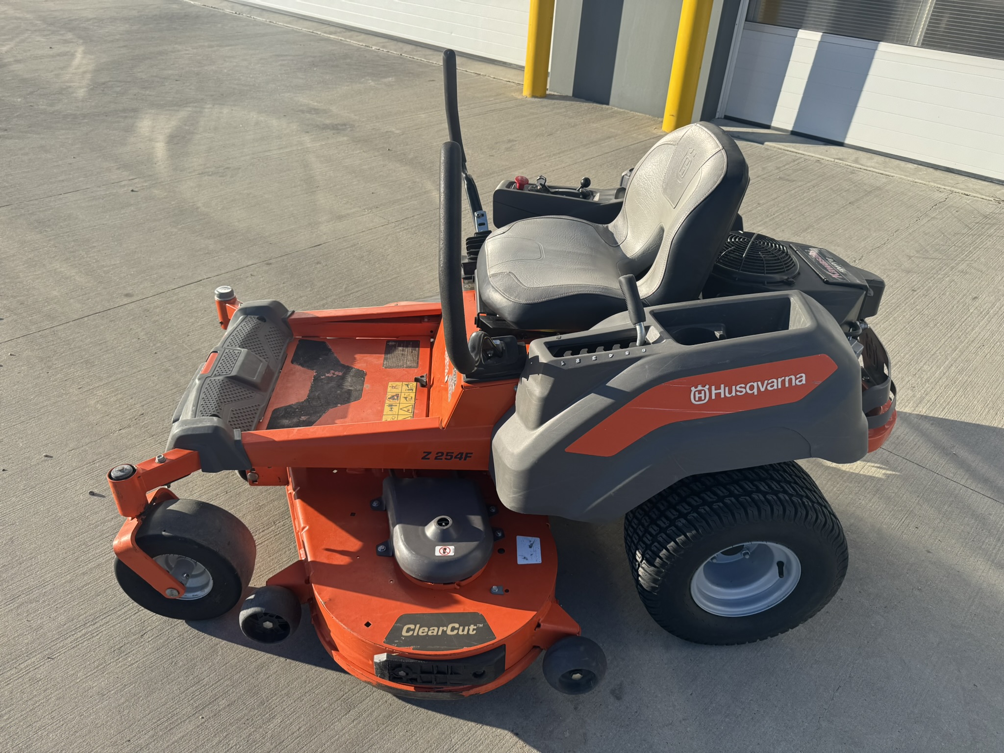 2020 Husqvarna Z254F Mower/Zero Turn