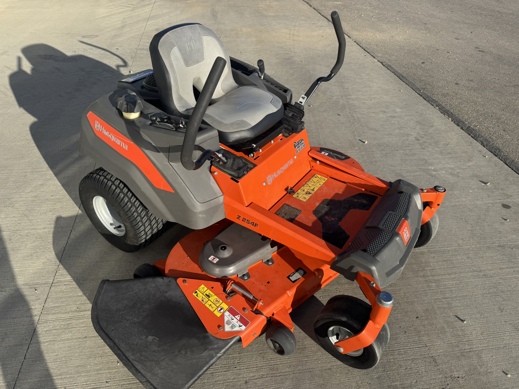 2020 Husqvarna Z254F Mower/Zero Turn