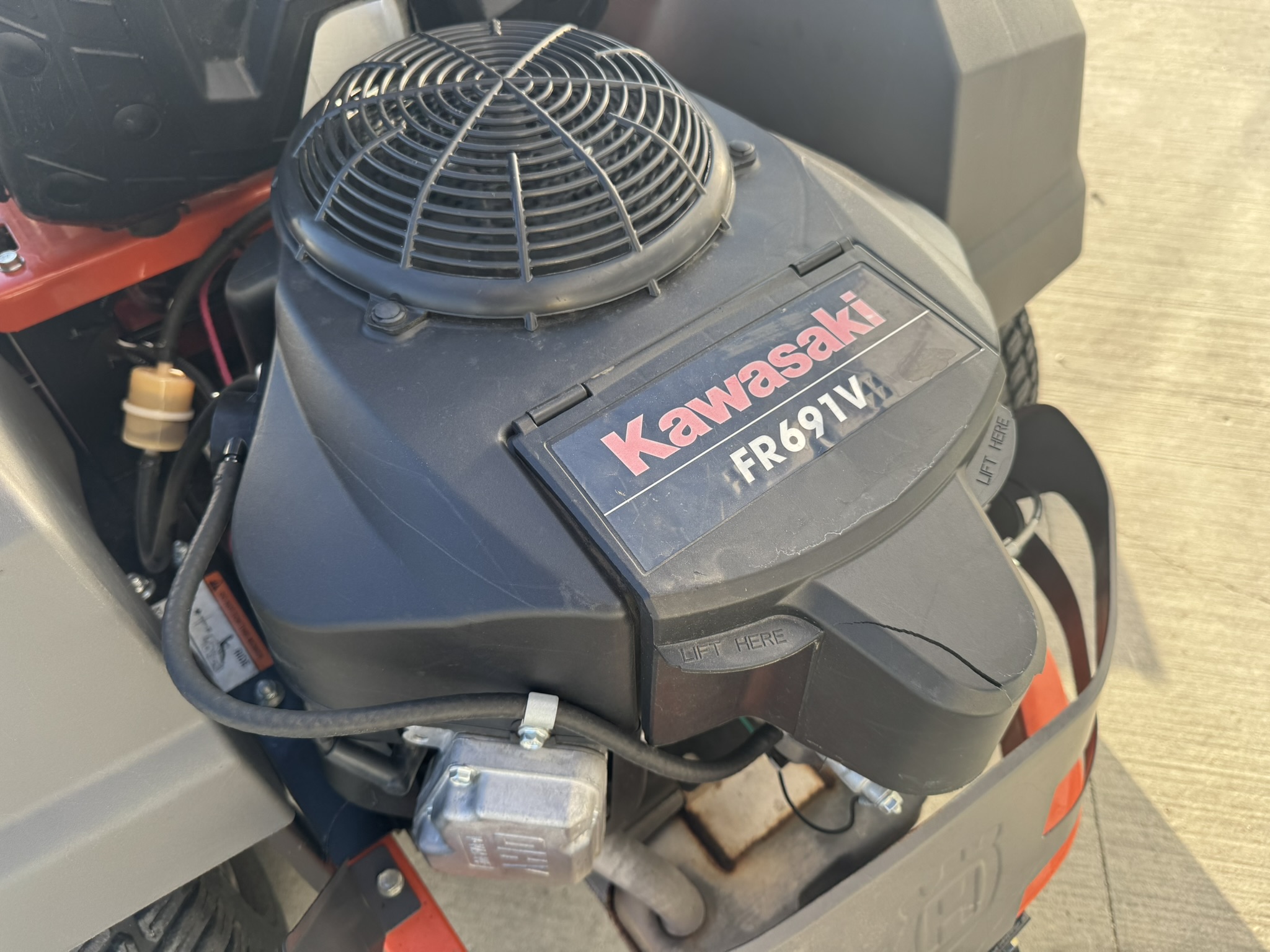 2020 Husqvarna Z254F Mower/Zero Turn