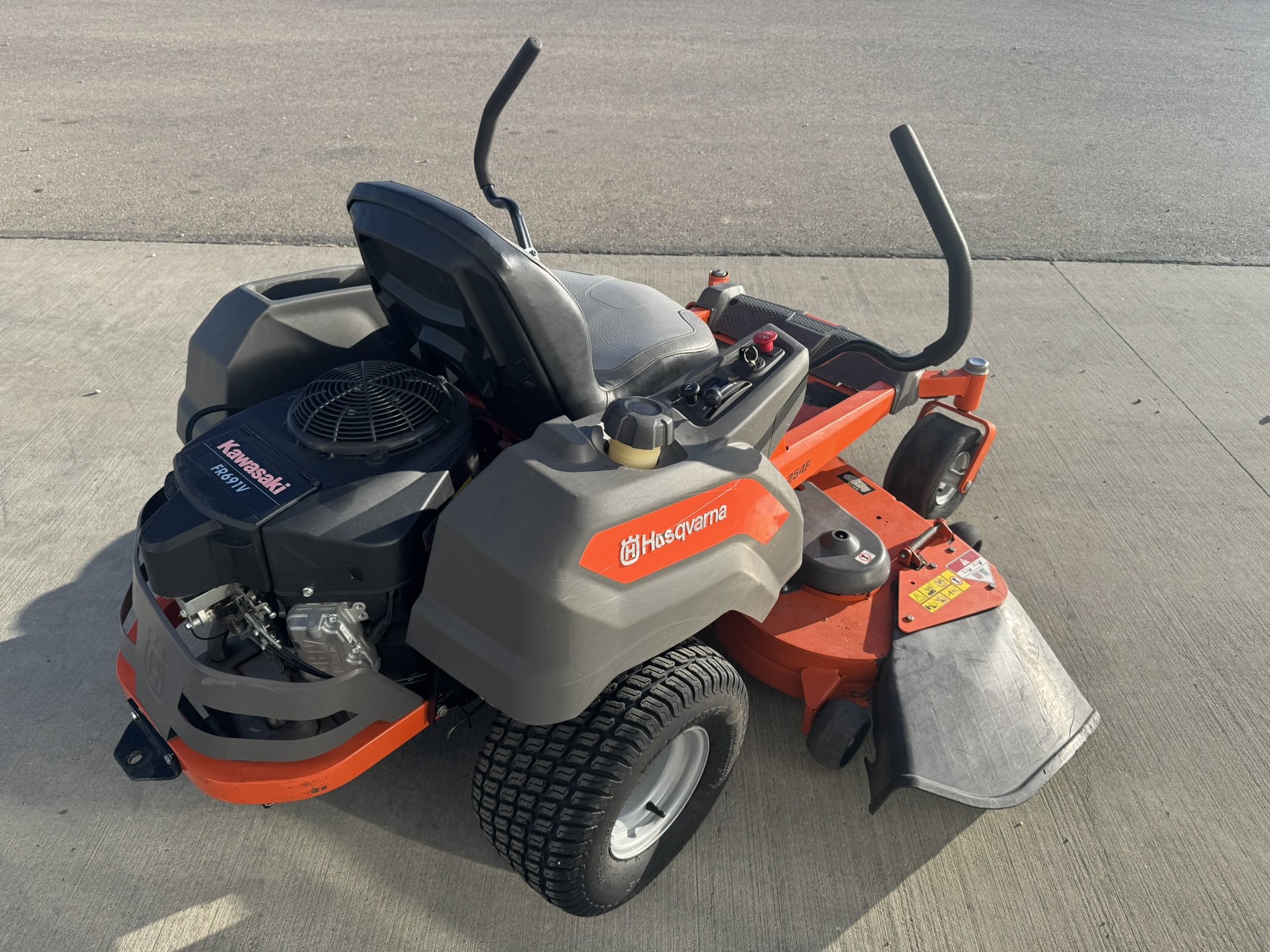 2020 Husqvarna Z254F Mower/Zero Turn
