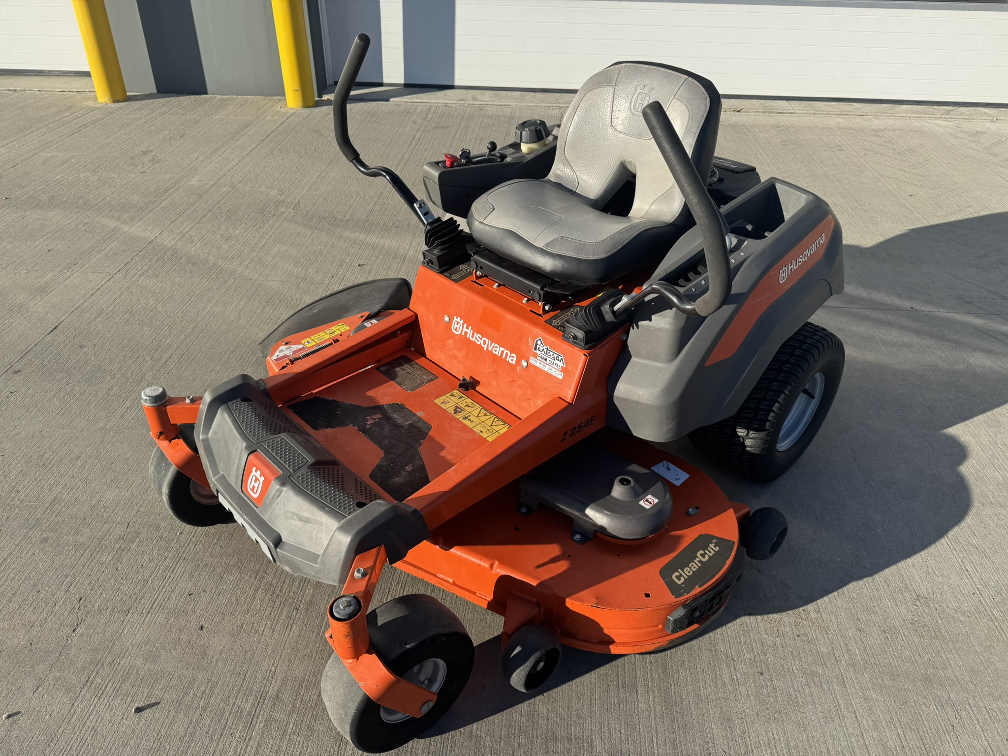 2020 Husqvarna Z254F Mower/Zero Turn