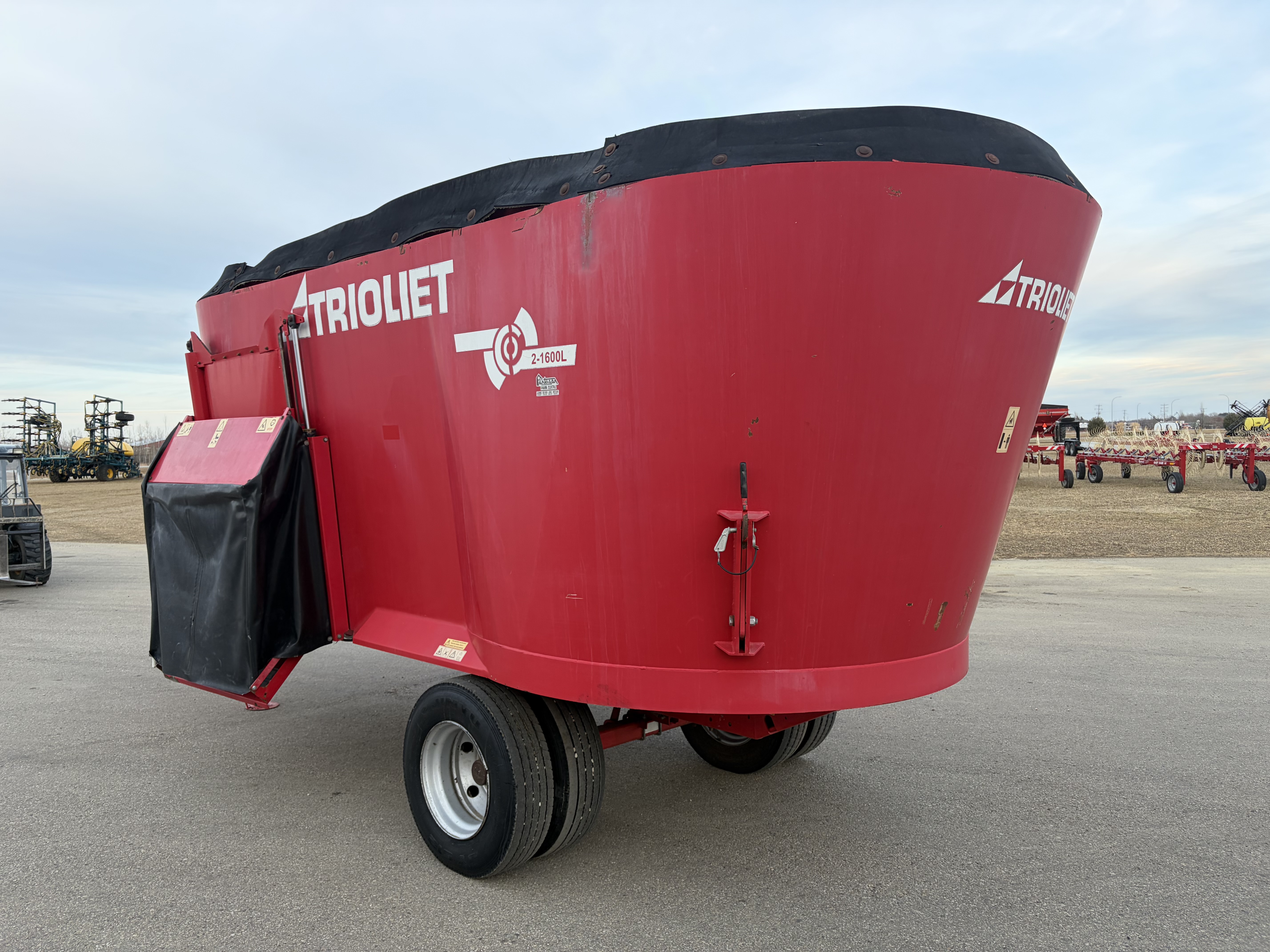 2015 Trioliet 2-1600L ZK Vertical Feed Mixer
