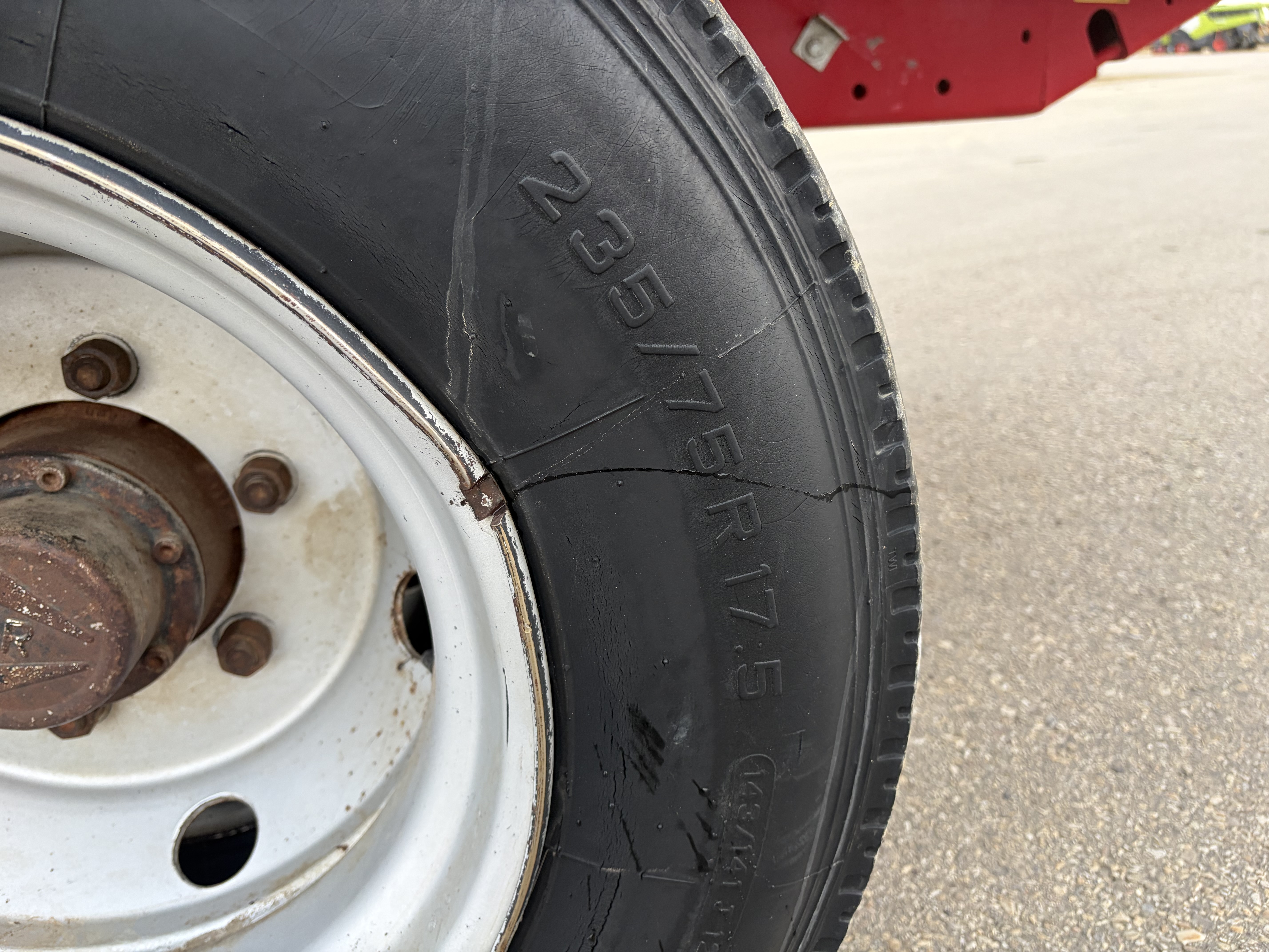 2015 Trioliet 2-1600L ZK Vertical Feed Mixer