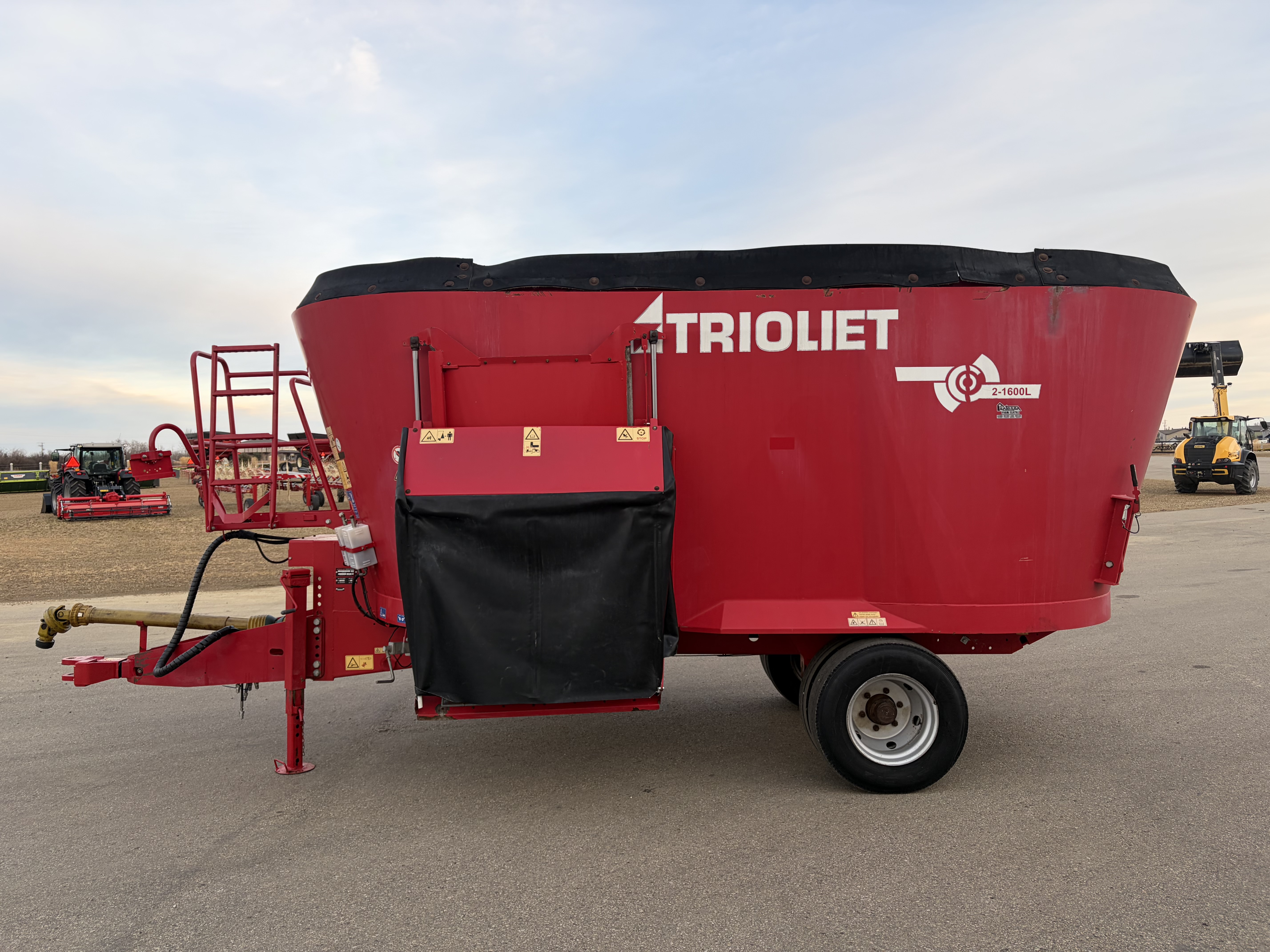 2015 Trioliet 2-1600L ZK Vertical Feed Mixer