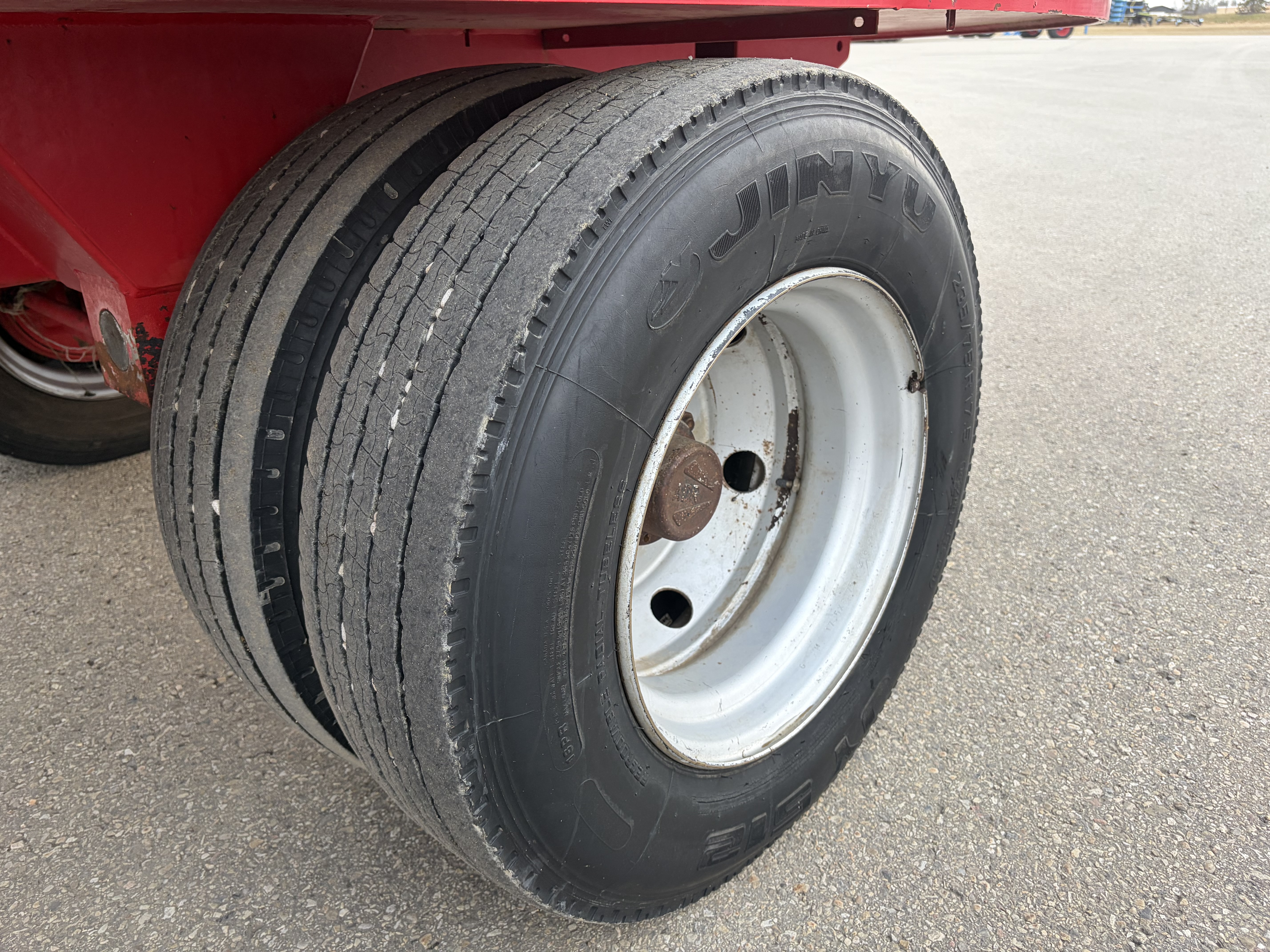 2015 Trioliet 2-1600L ZK Vertical Feed Mixer