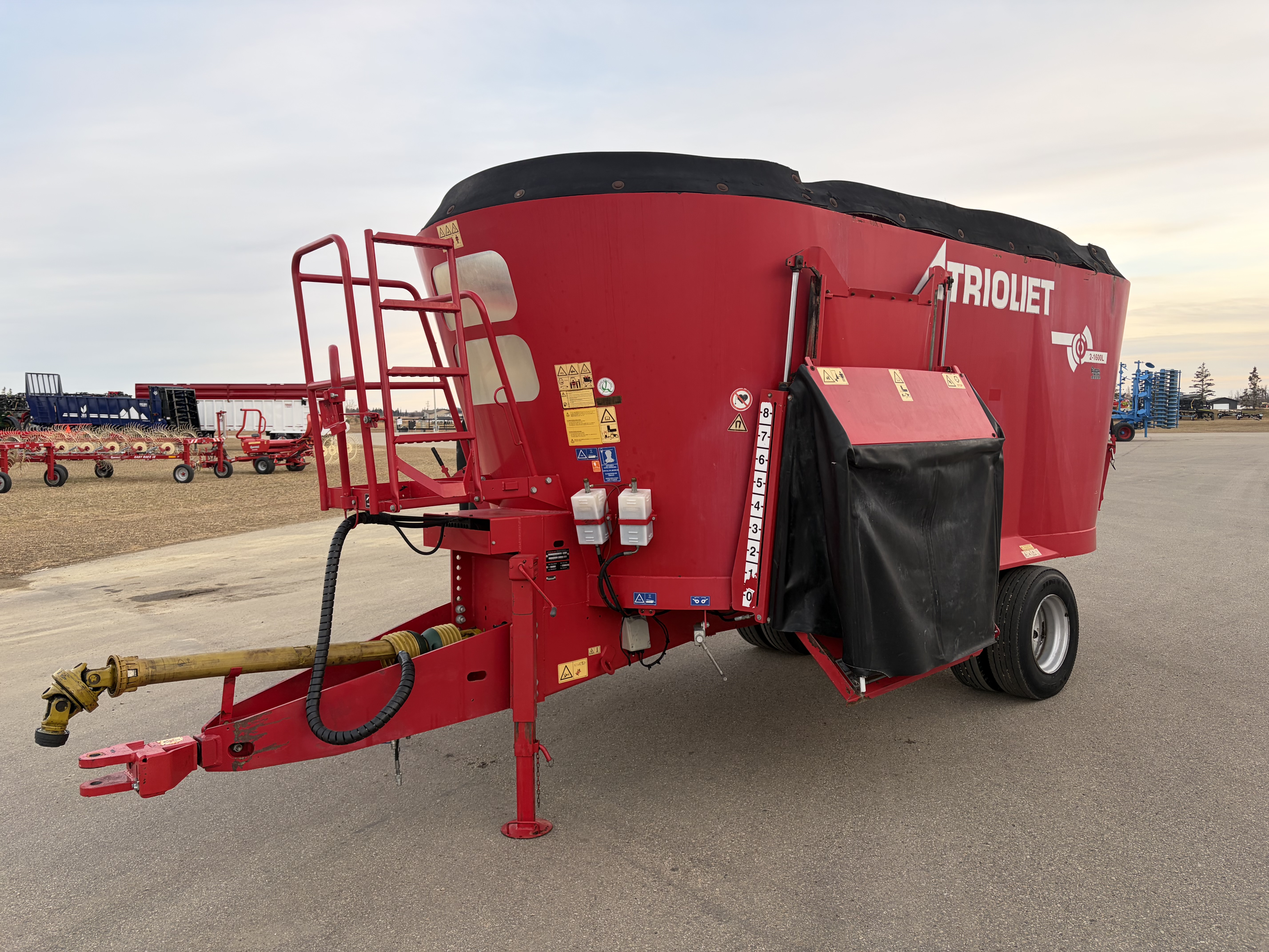 2015 Trioliet 2-1600L ZK Vertical Feed Mixer