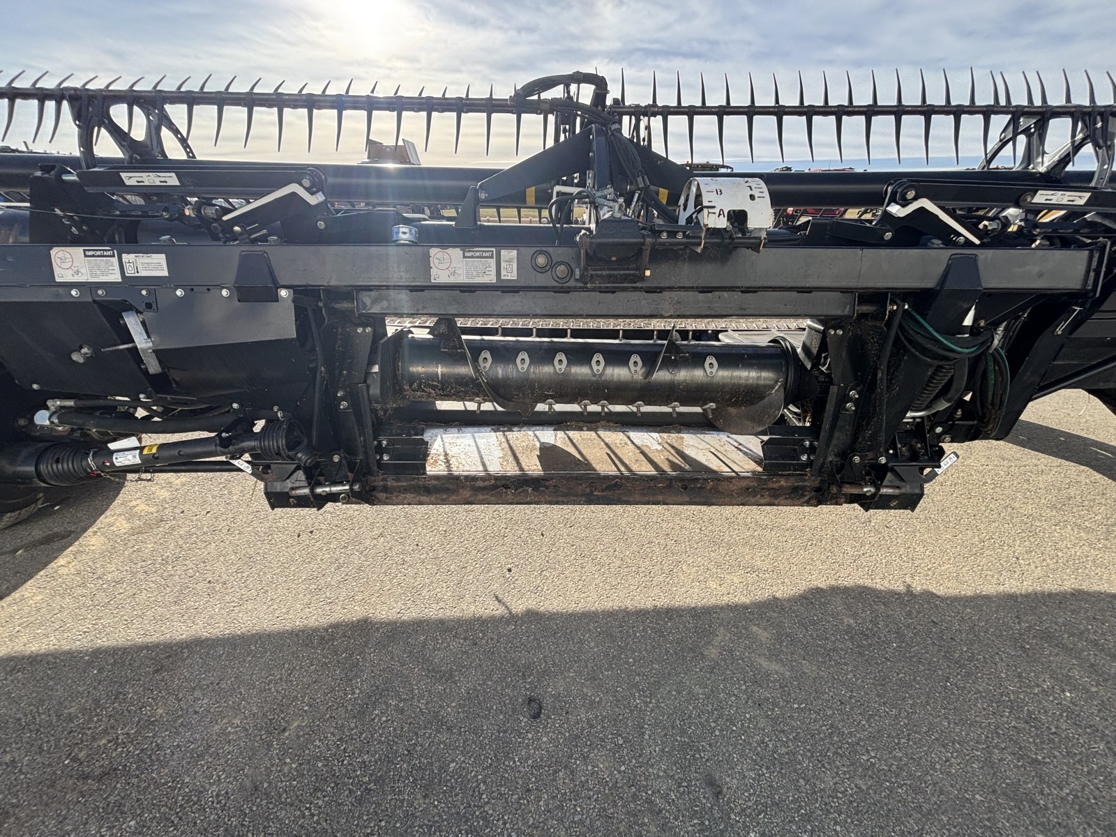 2011 MacDon FD75-35 Header Combine