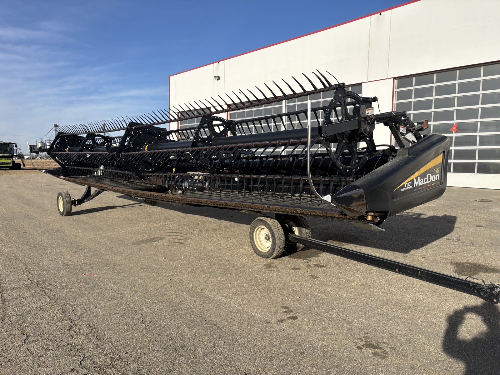 2011 MacDon FD75-35 Header Combine