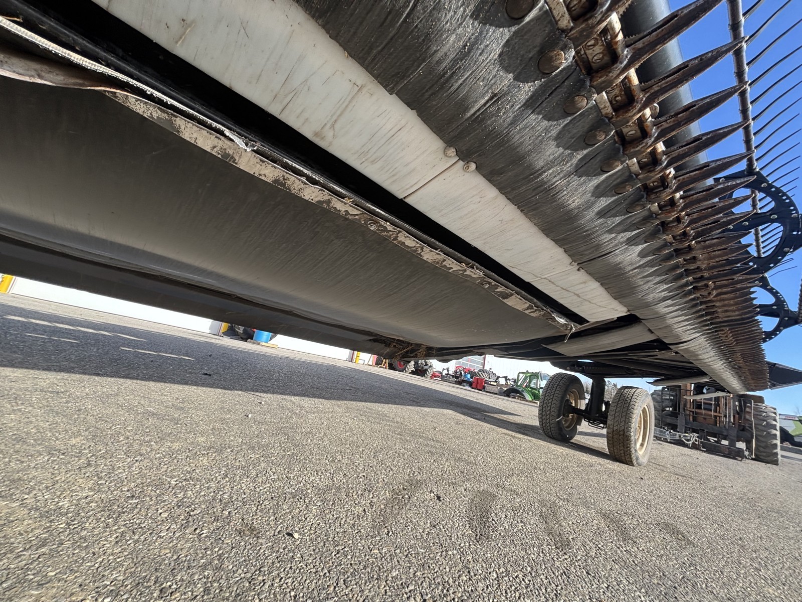 2011 MacDon FD75-35 Header Combine