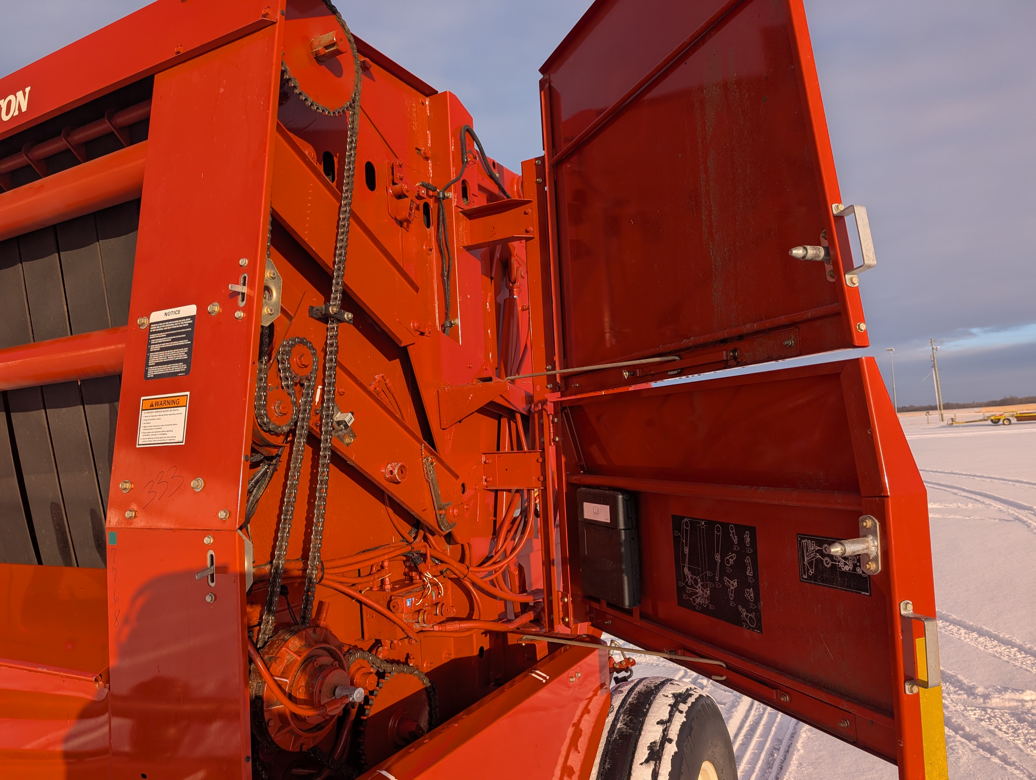 2002 AGCO Hesston 856A Baler/Round