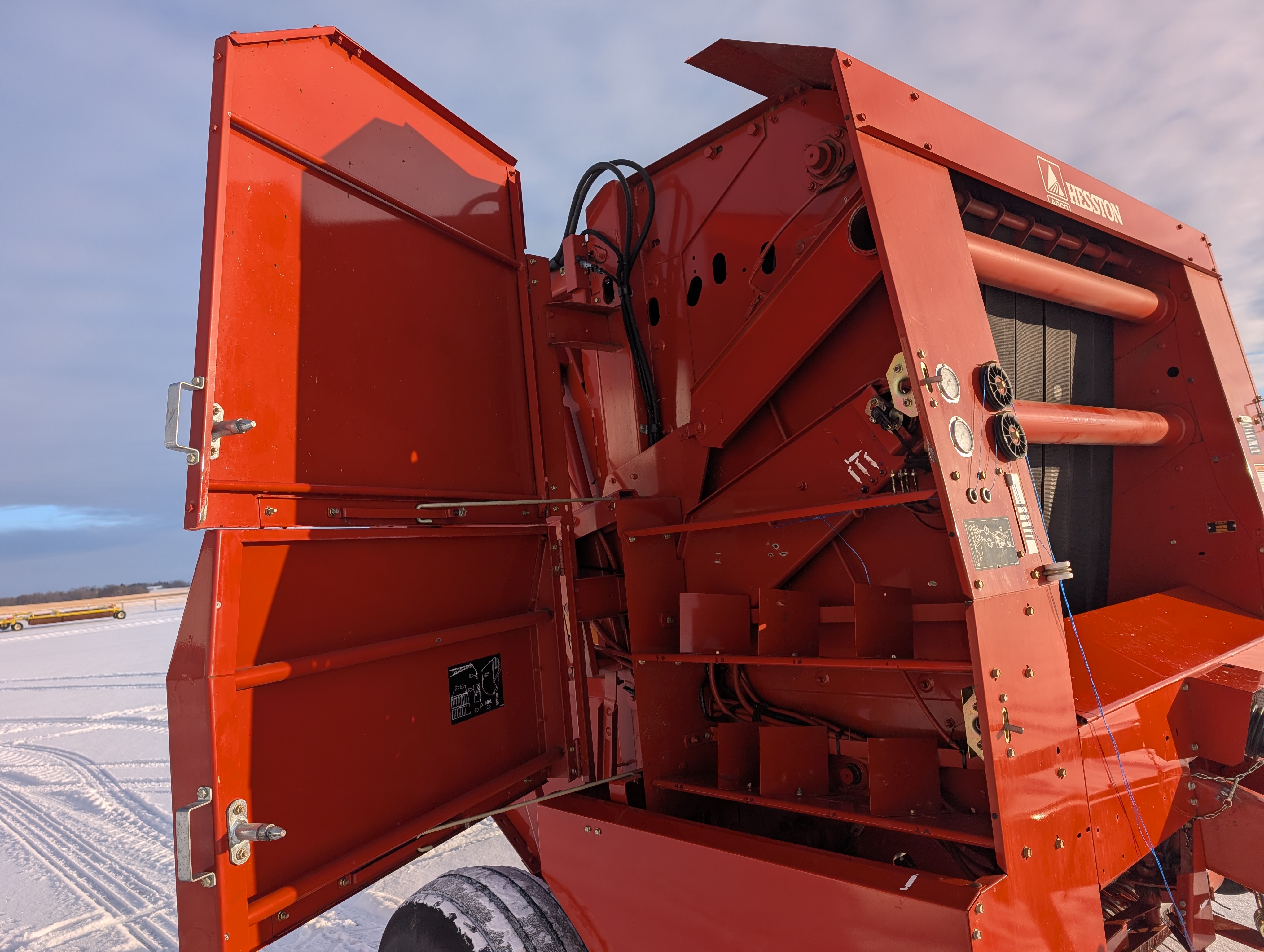 2002 AGCO Hesston 856A Baler/Round