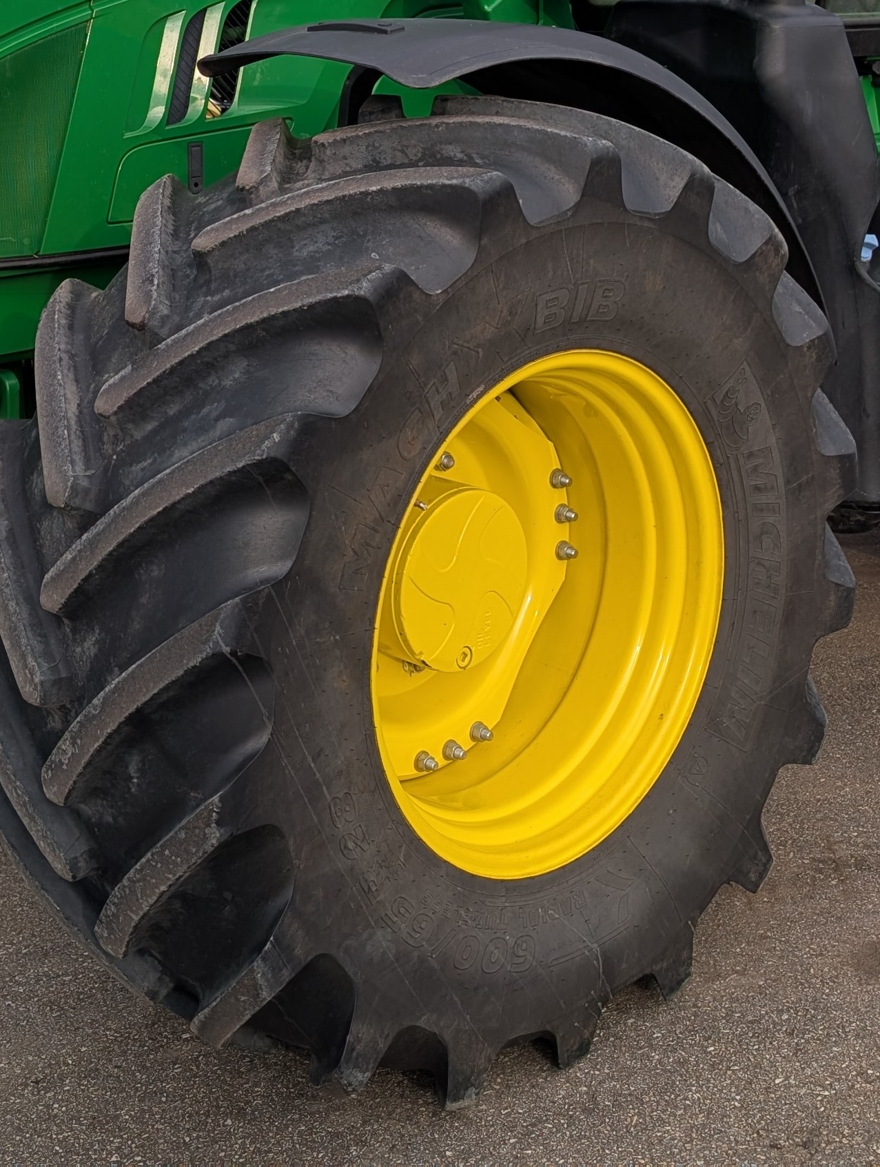 2019 John Deere 6195R Tractor