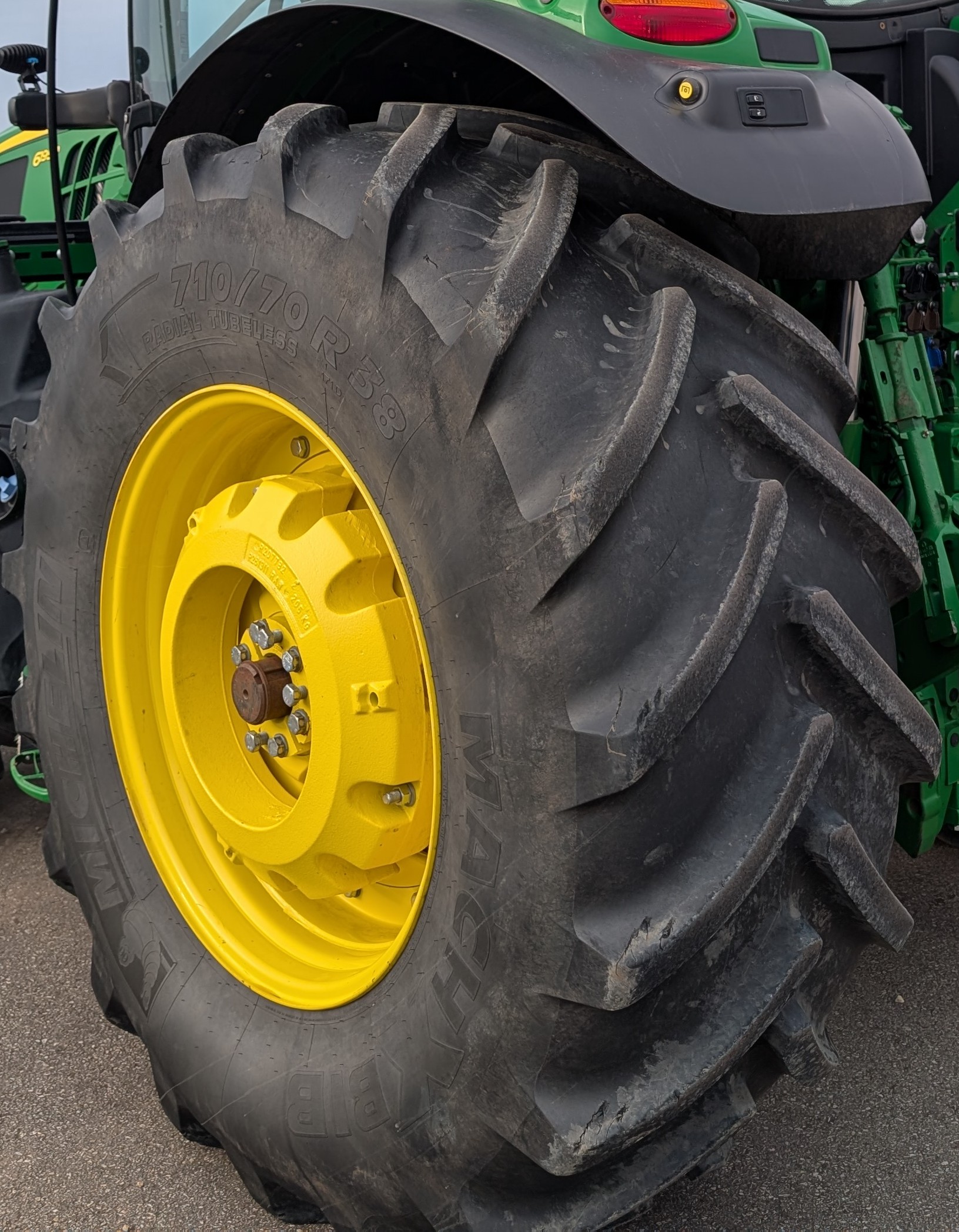 2019 John Deere 6195R Tractor